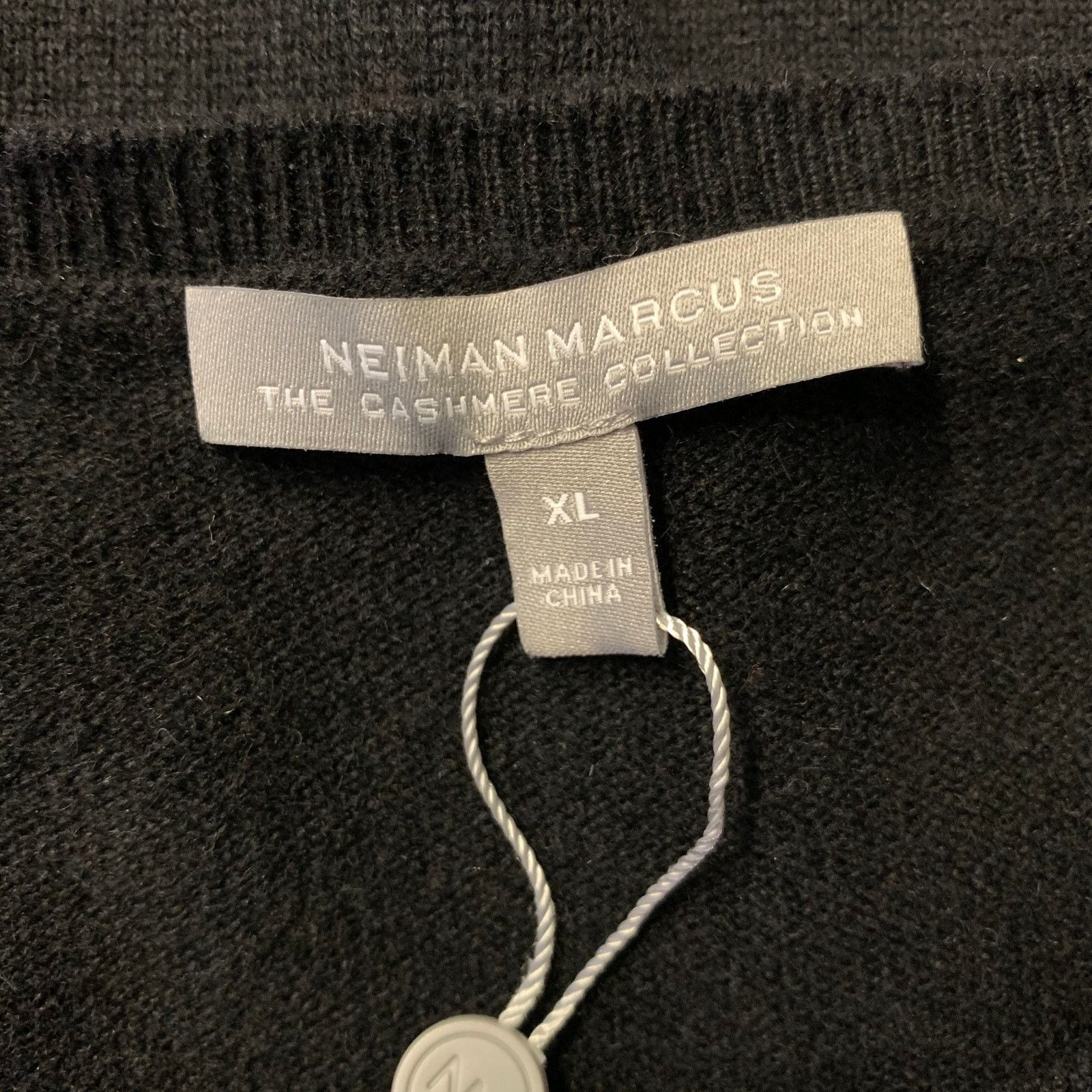 Neiman Marcus NEIMAN MARCUS Size XL Black Cashmere Crewneck Sweater Size XL / US 12-14 / IT 48-50 - 6 Thumbnail