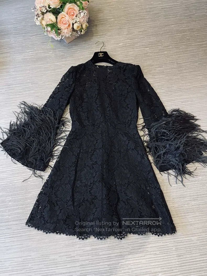 Valentino Valentino Lace feather dress Size S / US 4 / IT 40 - 1 Thumbnail