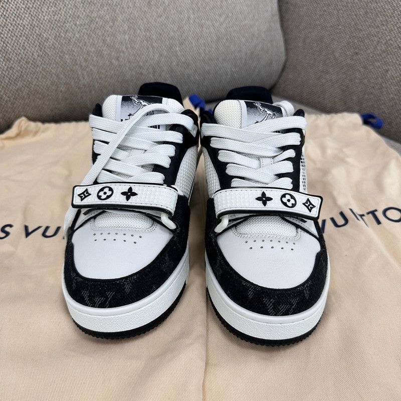 Louis Vuitton Louis Vuitton Classic High-Top Trainer Sneakers - Size US 5 / EU 37 - 2 Thumbnail