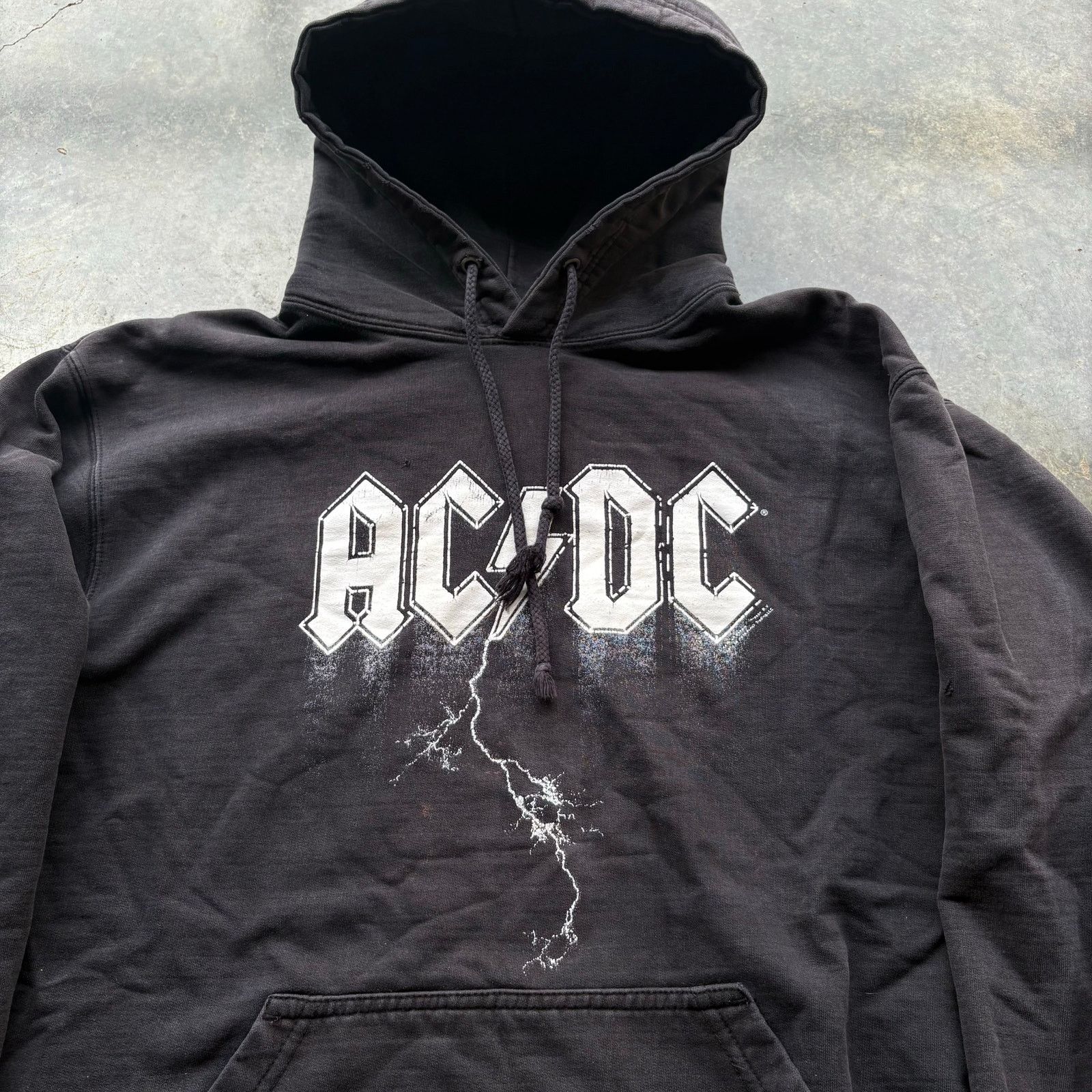 AC/DC Vintage Y2K Thrashed AC/DC Faded Sweatshirt Size US M / EU 48-50 / 2 - 2 Thumbnail