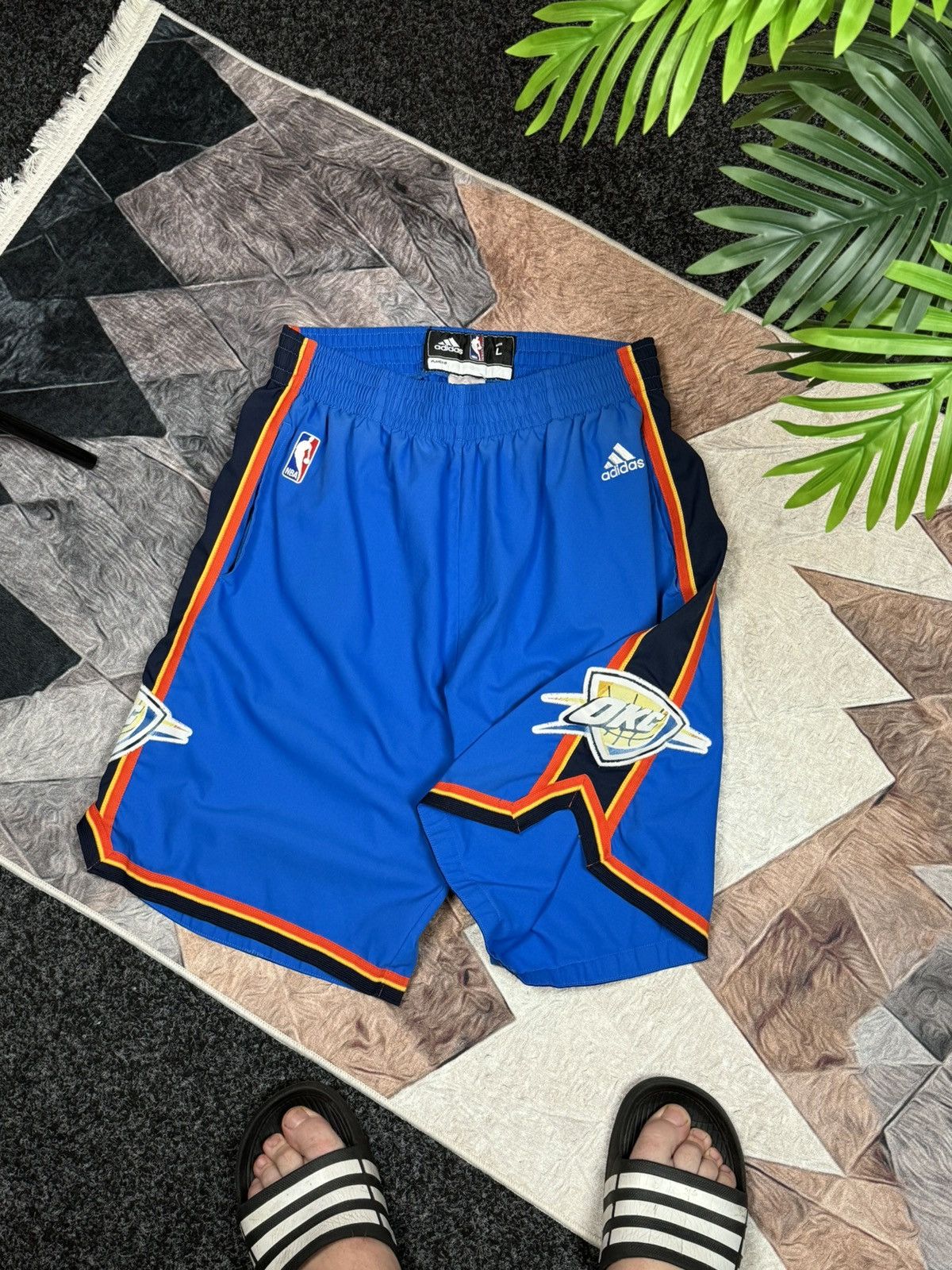 NBA Adidas NBA shorts 🩳 OKC size L Size US 34 / EU 50 - 2 Thumbnail