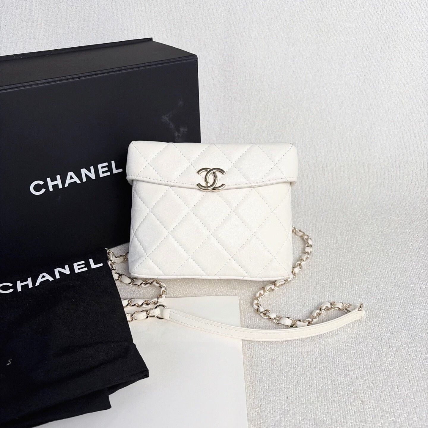 Chanel Pre-loved Bag Very good condition Size ONE SIZE - 1 Thumbnail