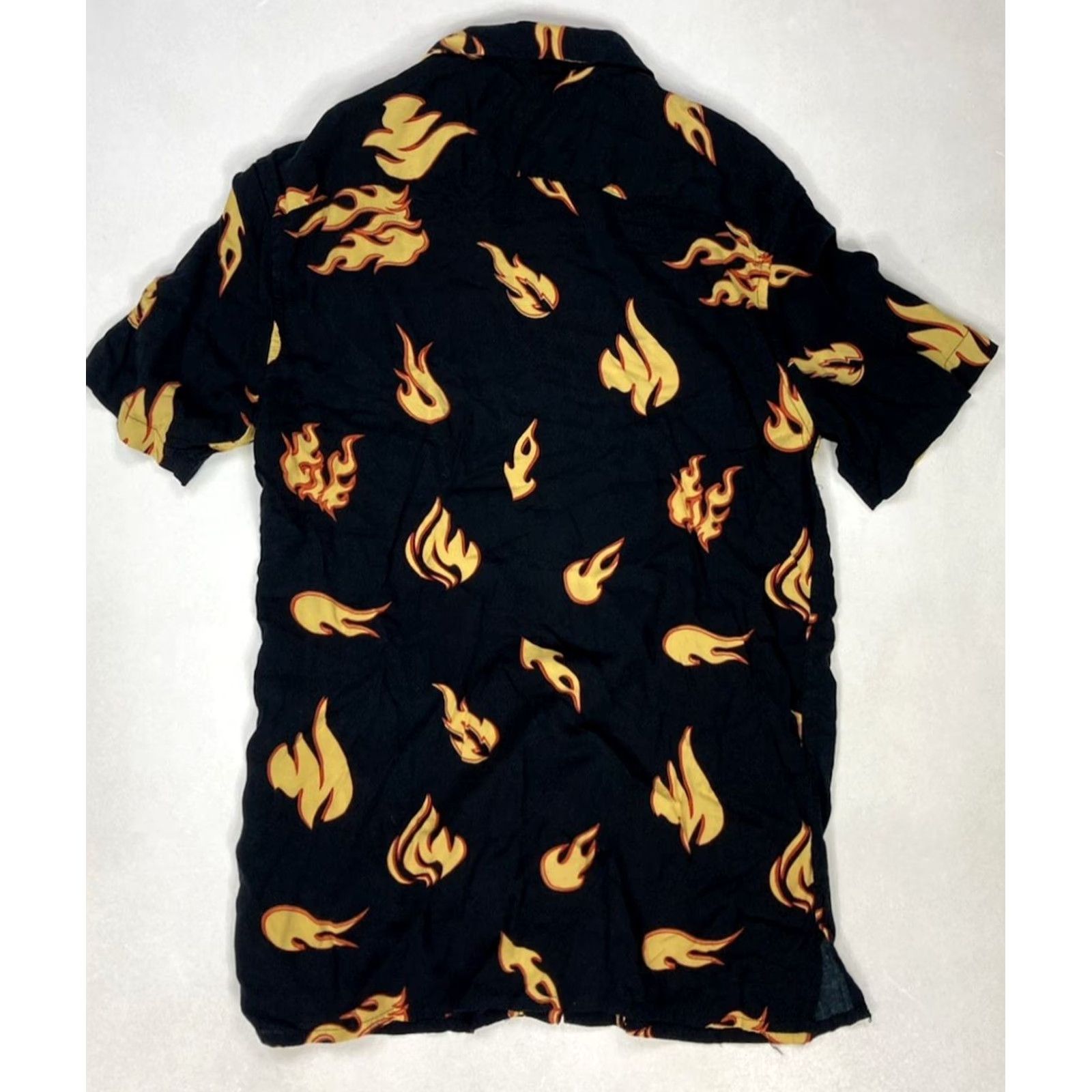 Vintage VINTAGE T&C Surf Flames Print Hawaiian Button Up Shirt Men Slim Small Black Short Sleeve Size US S / EU 44-46 / 1 - 2 Thumbnail