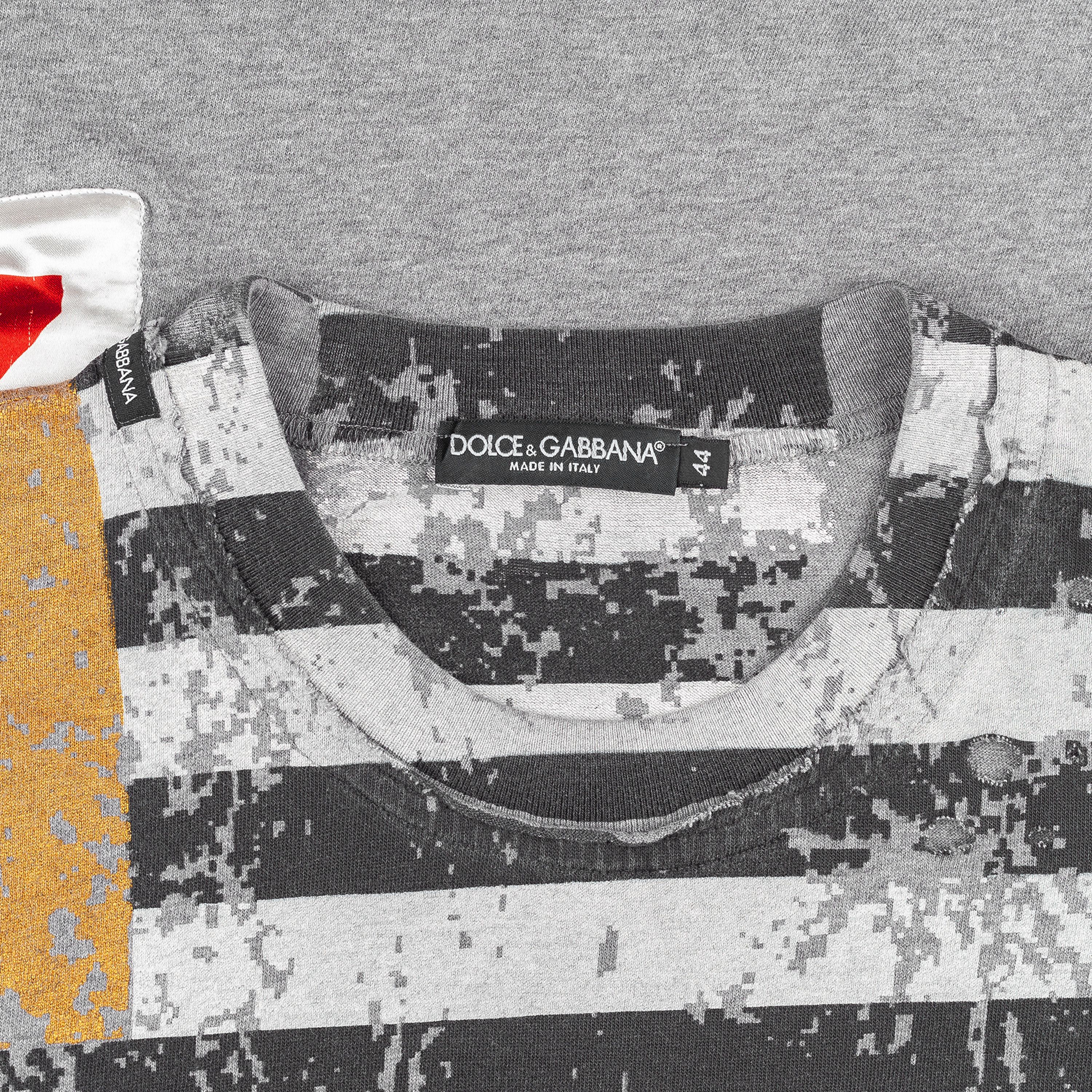 Dolce & Gabbana Dolce & Gabbana Vintage Grey Distressed US Flag T-Shirt (S) Size S / US 4 / IT 40 - 4 Thumbnail
