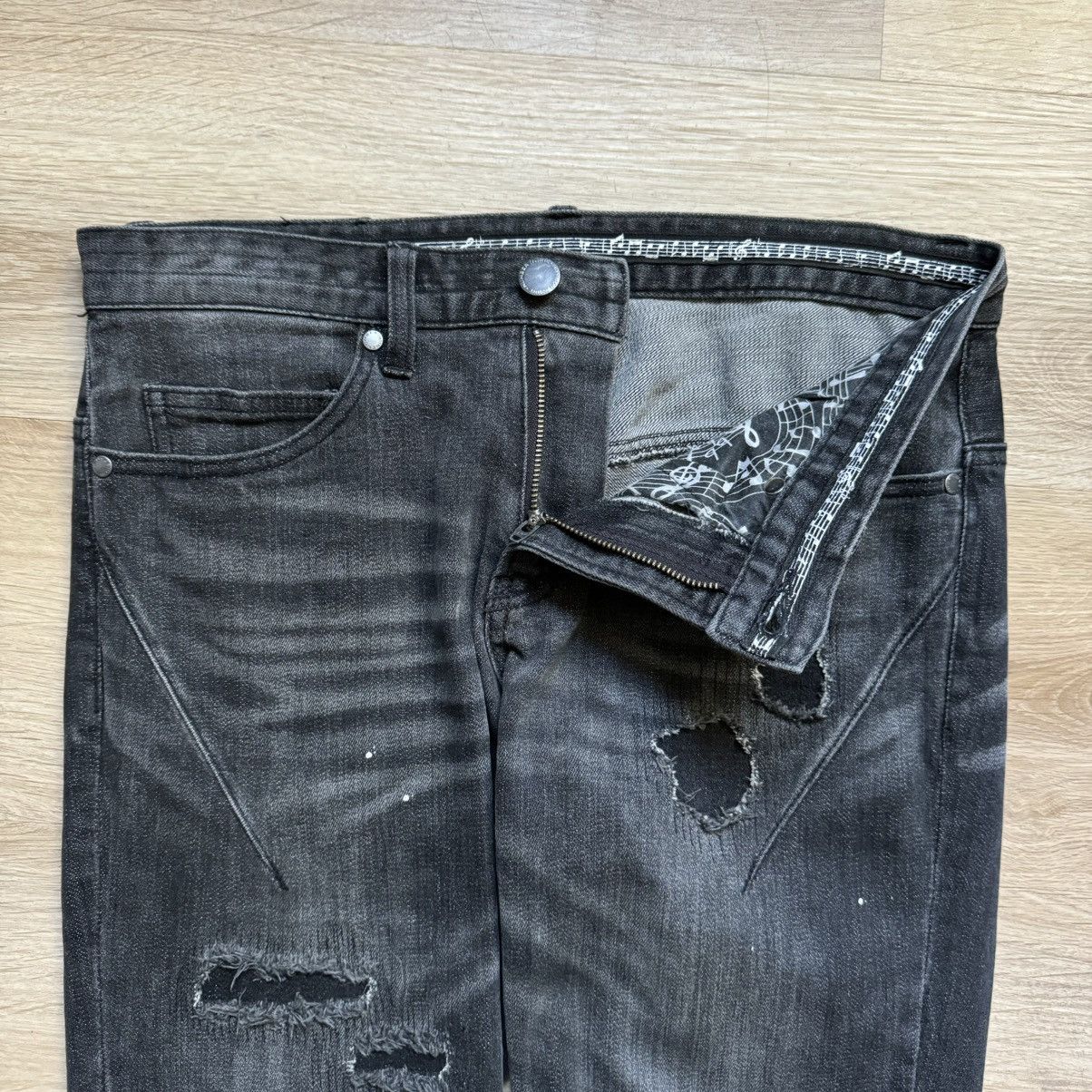 Number (N)ine Number (N)Ine x Loveless Guild Prime distressed denim Size US 30 / EU 46 - 4 Thumbnail