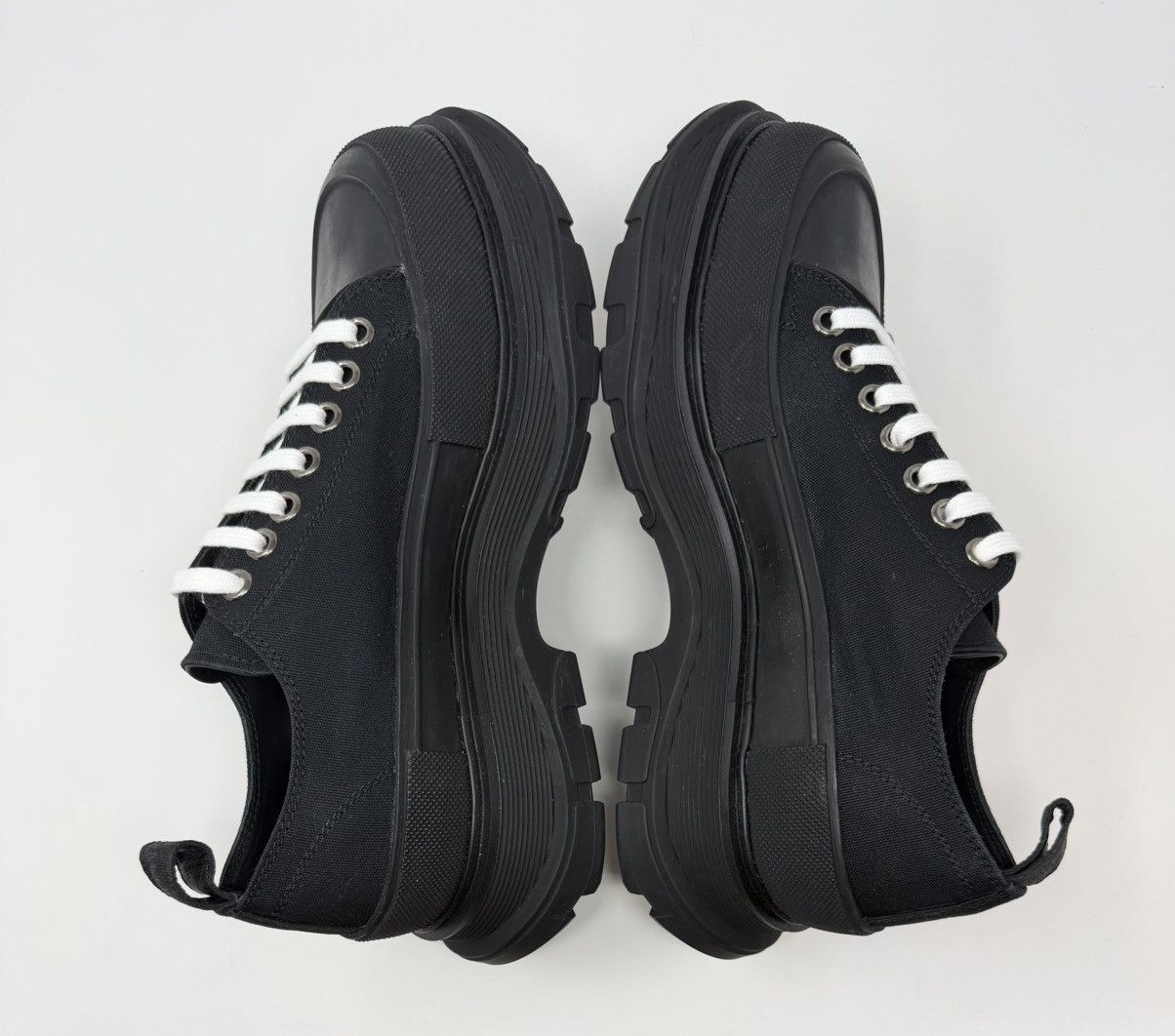 Alexander McQueen Alexander McQueen Treadslick Low-Top Sneaker Black Size US 9 / EU 42 - 4 Thumbnail
