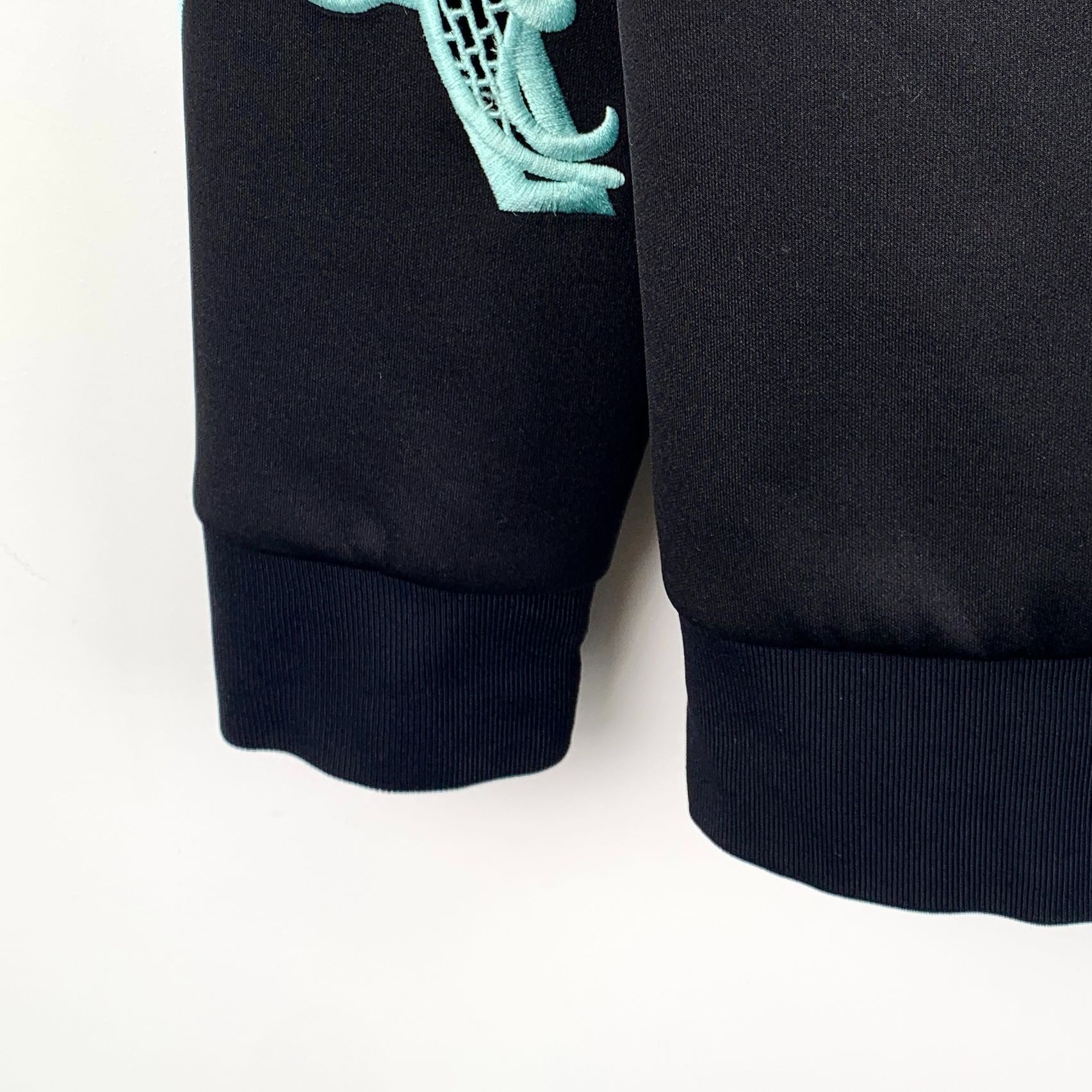 Versace Versace Black Logo Cutout Embroidered Cotton Crewneck Sweats Size US M / EU 48-50 / 2 - 5 Thumbnail