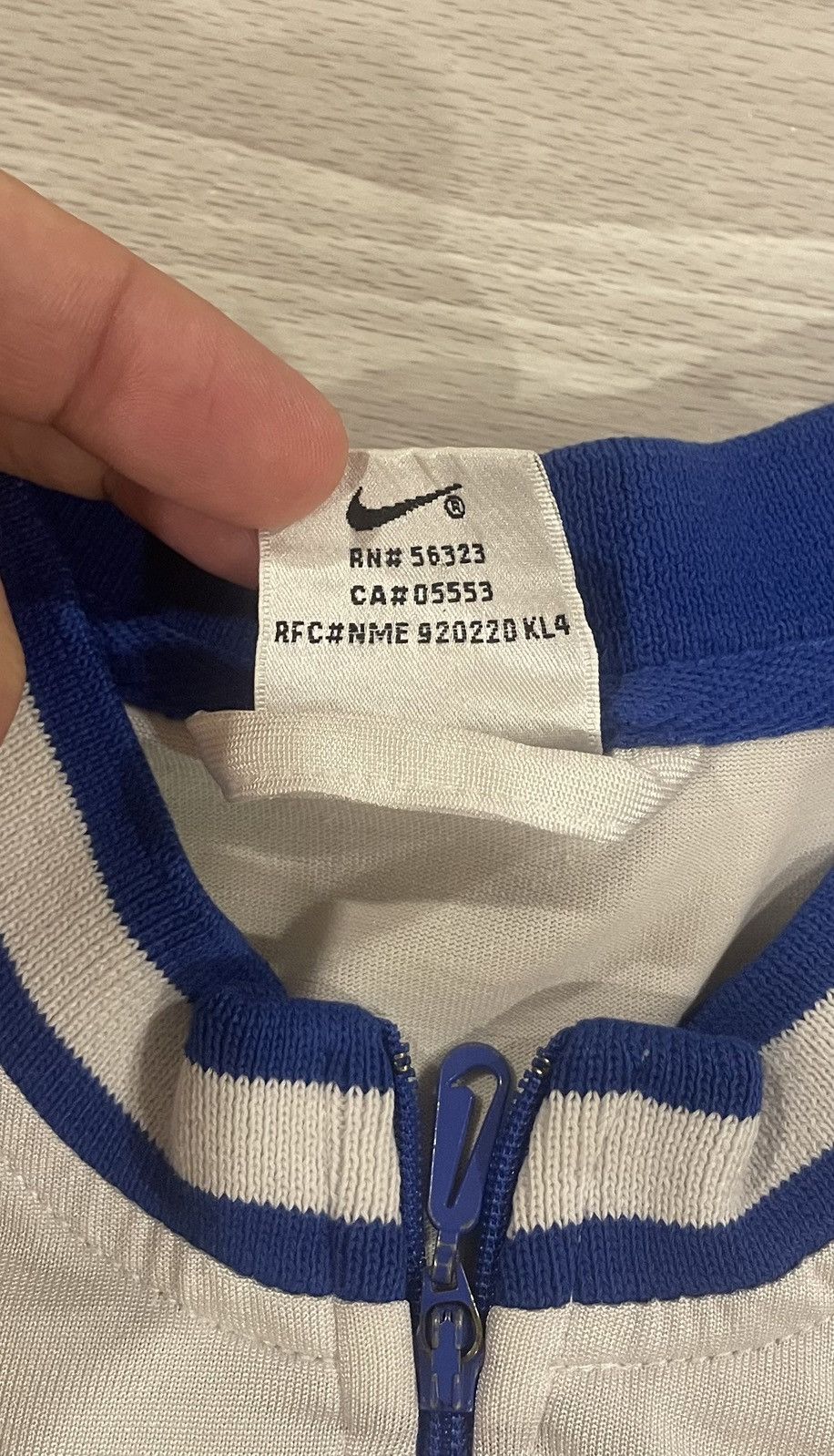 Nike Vintage 90s Nike Blue Center Swoosh Jersey Men’s Size Large Size US L / EU 52-54 / 3 - 3 Thumbnail