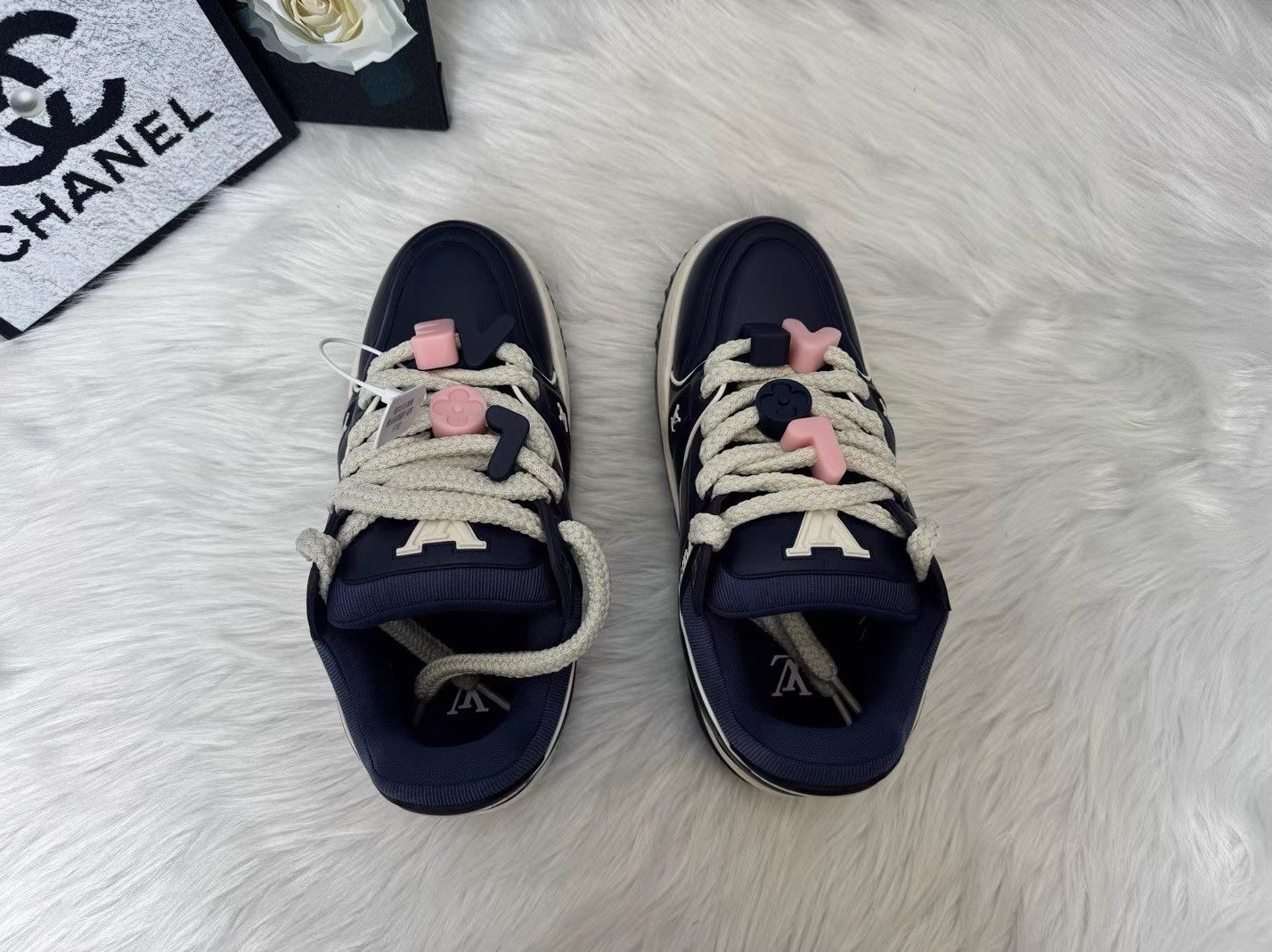 Louis Vuitton Louis Vuitton Blue Leather Valentine Men's Item K36 Size US 8.5 / EU 41-42 - 8 Thumbnail