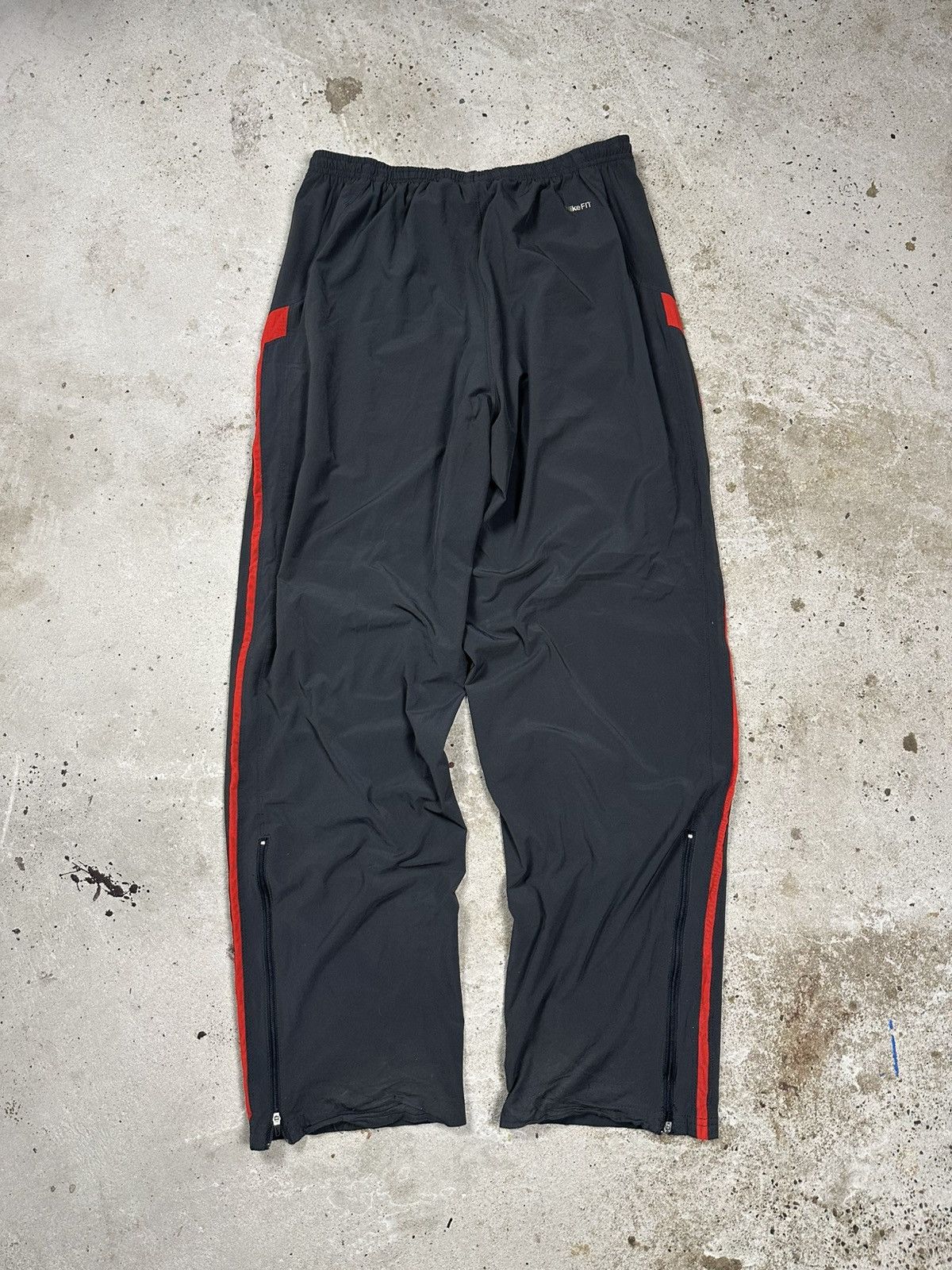 Nike × Vintage Vintage Y2K Nike Grey Baggy Track Pants Swoosh Size US 34 / EU 50 - 2 Thumbnail