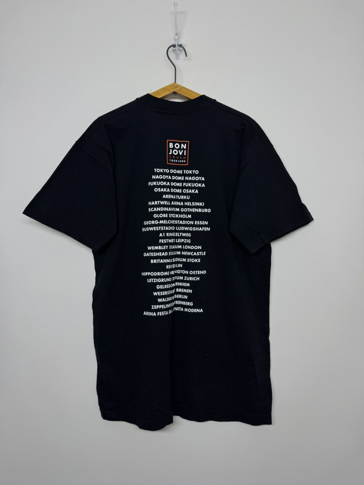 Vintage Vintage Bon Jovi 2000 year tour t-shirt Size US M / EU 48-50 / 2 - 5 Thumbnail