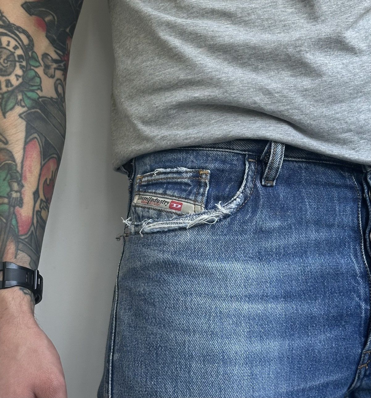 Diesel Diesel Men's Straight Fit Distressed Jeans D-Macs W30-L30 Size US 30 / EU 46 - 3 Thumbnail