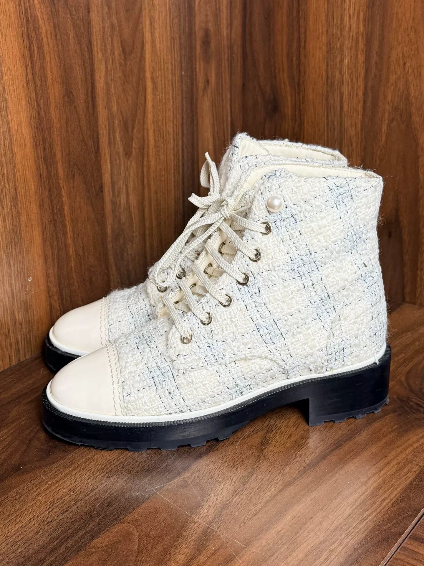 Chanel Chanel Boots us_7 Women Size US 7 / IT 37 - 1 Thumbnail