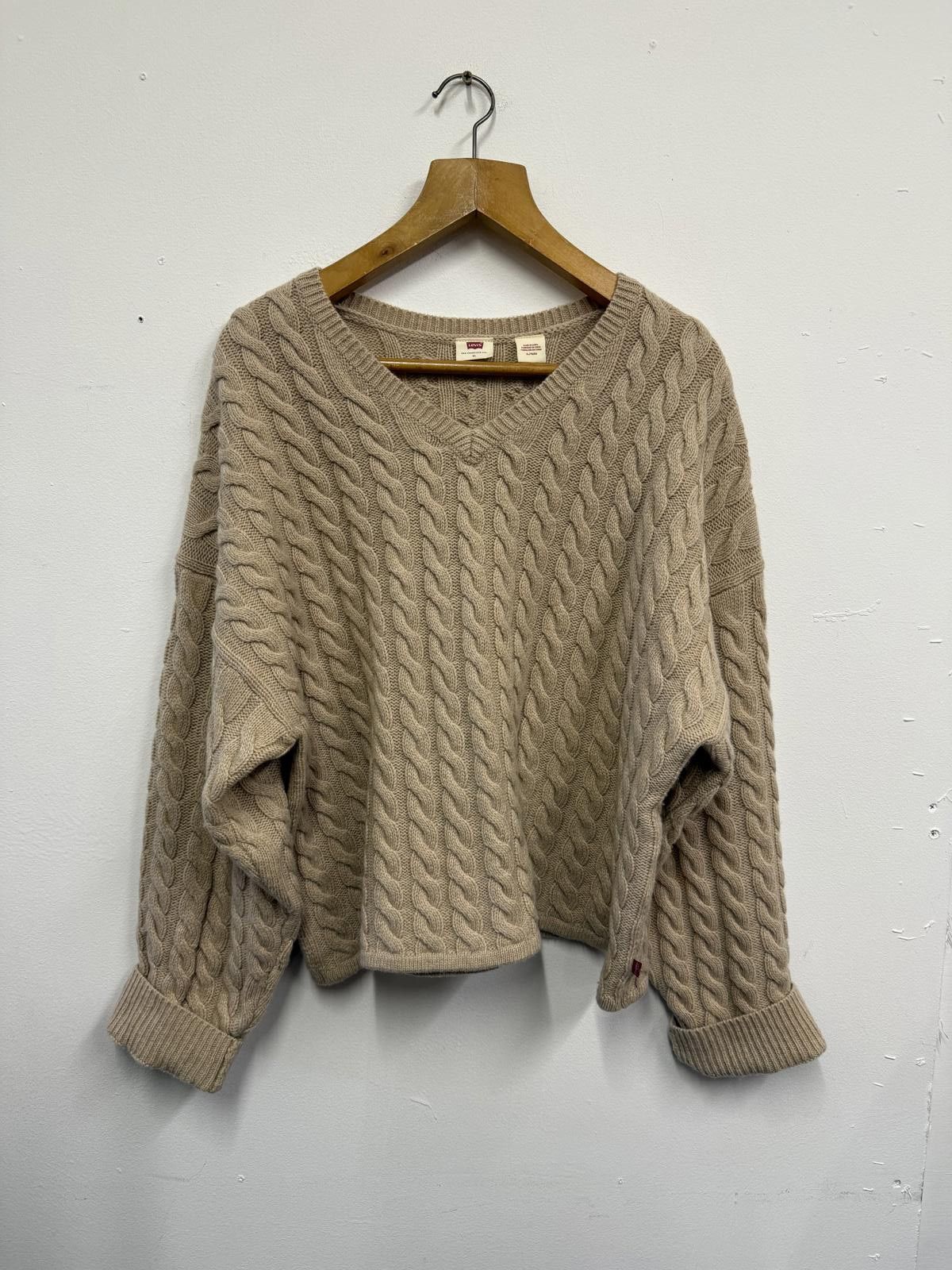 Levi's Levi's Beige Cable Knit V-Neck Sweater XL Size US XL / EU 56 / 4 - 1 Thumbnail