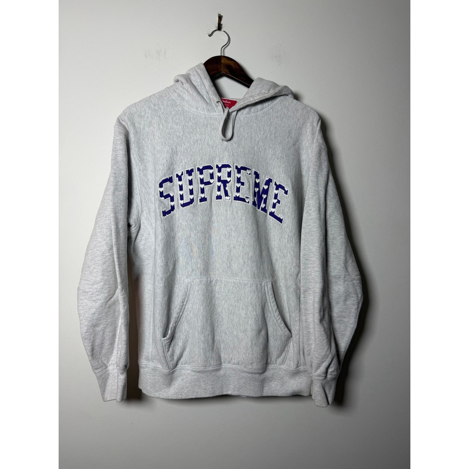 Supreme Supreme Hearts Arc Hooded Sweatshirt 'Ash Grey' Size US M / EU 48-50 / 2 - 1 Thumbnail