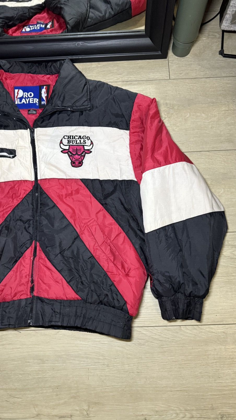 Vintage 1990s Chicago Bulls Pro Player Zip Up Windbreaker