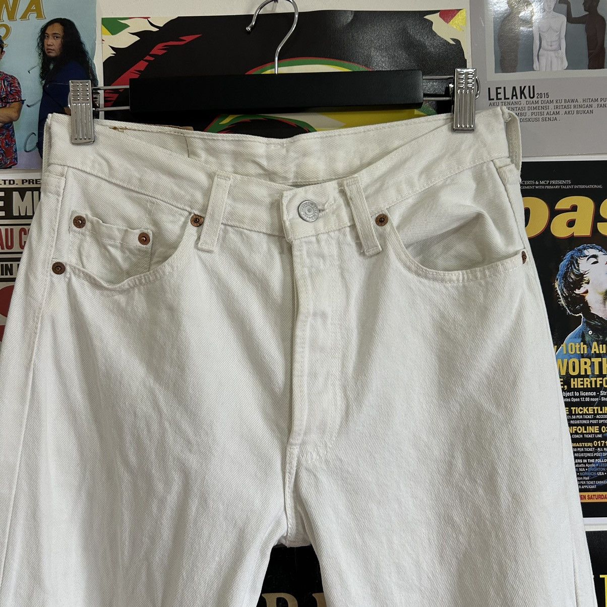 Levi's Vintage Levi’s 501 Made in UK White Denim Size US 30 / EU 46 - 2 Thumbnail