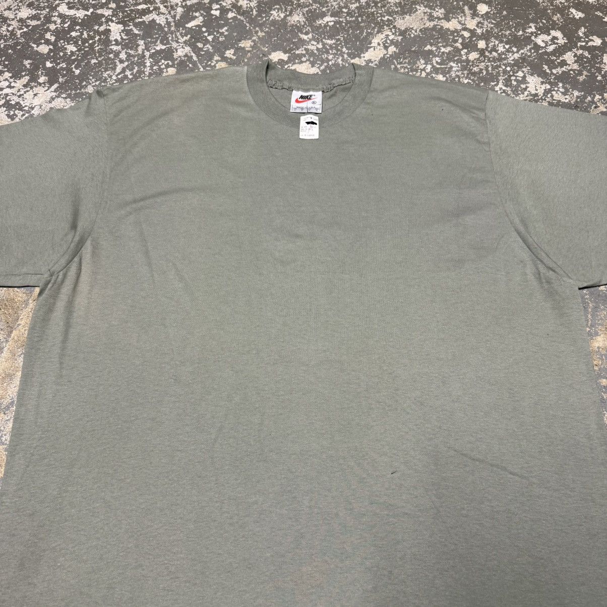 Nike Vintage Nike Green Blank No Swoosh 90s Tshirt USA Size US XL / EU 56 / 4 - 7 Thumbnail
