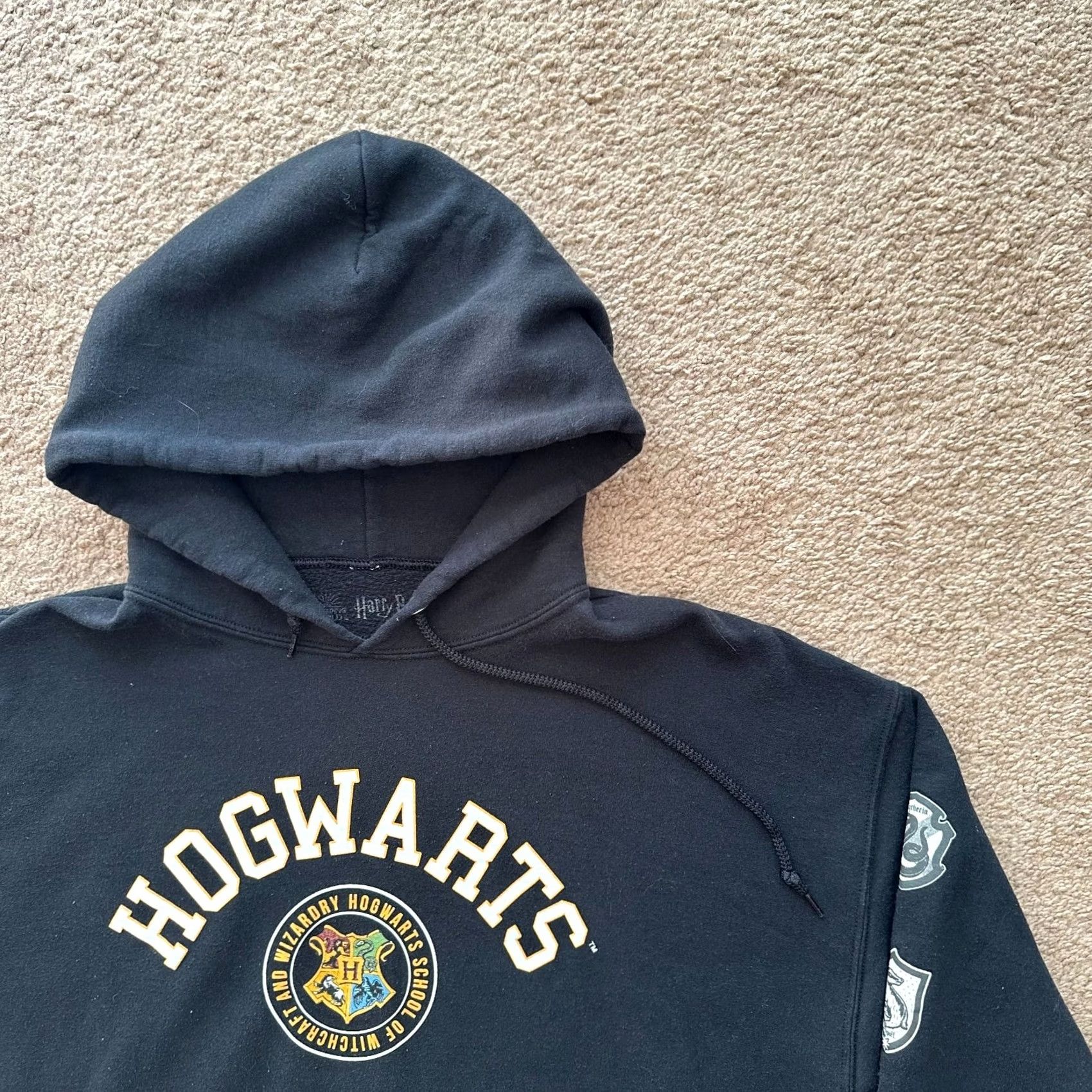 Vintage Harry Potter Hogwarts Pullover Hoodie Sweatshirt Mens XL Red Wizardry School of Witchcraft Size US XL / EU 56 / 4 - 4 Thumbnail