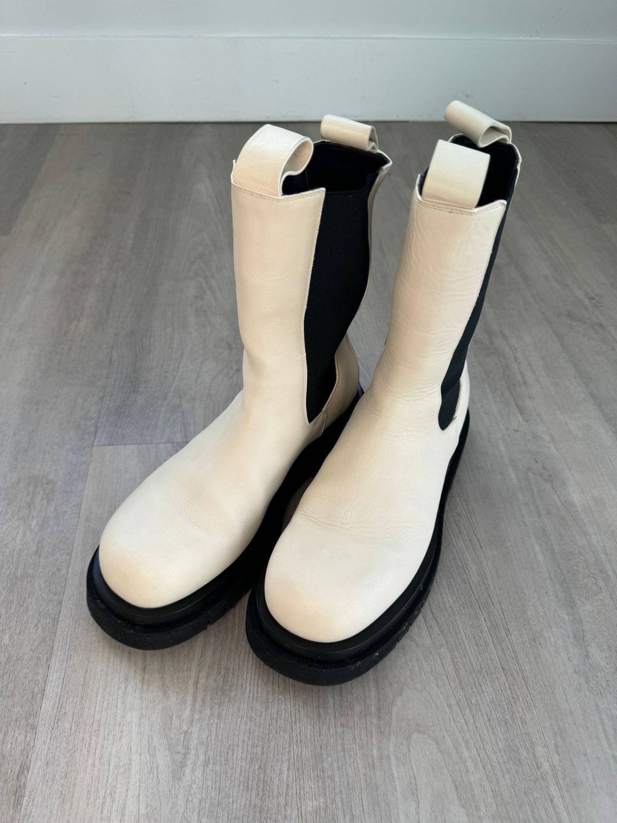 Bottega Veneta Bottega Veneta Off-White 'The Lug' Boots Size US 10 / EU 43 - 2 Thumbnail