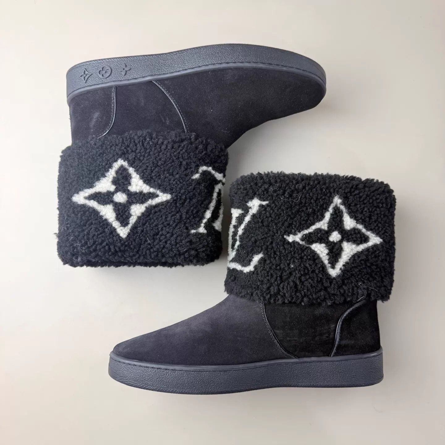 Louis Vuitton Louis Vuitton b&w teddy monogram short boots 35 99 new Size US 4.5 / IT 34.5 - 5 Thumbnail