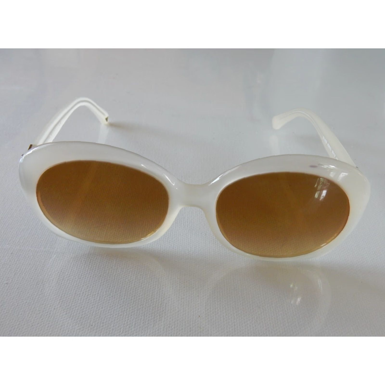 Emporio Armani VINTAGE Emporio Armani Sunglasses Women Ivory 56mm 19x135mm Classic Designer Accessories Size ONE SIZE - 2 Thumbnail