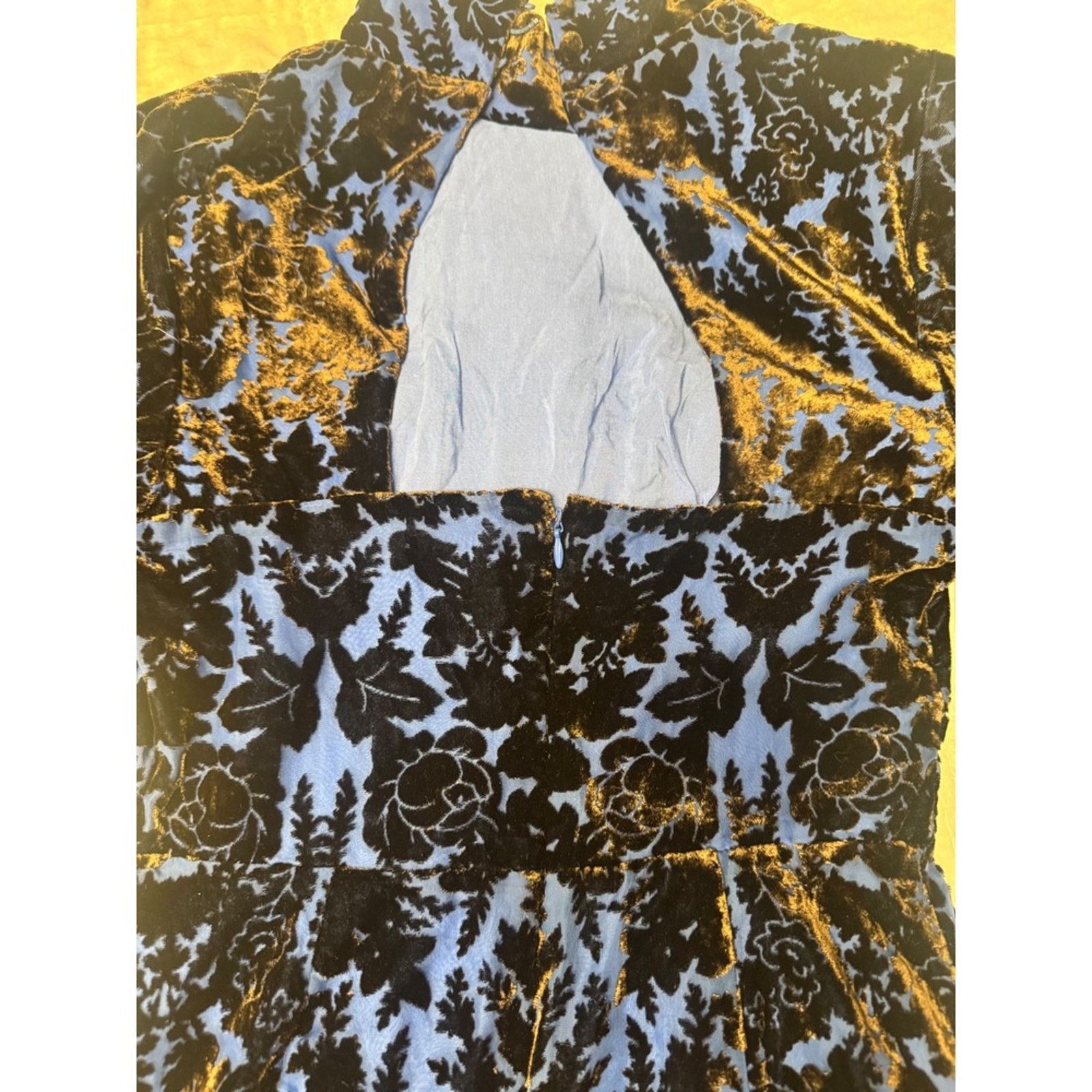 Anthropologie Anthropologie "BLK MOTIF" Velvet Burnout Mock Neck Bell Size S / US 4 / IT 40 - 5 Thumbnail