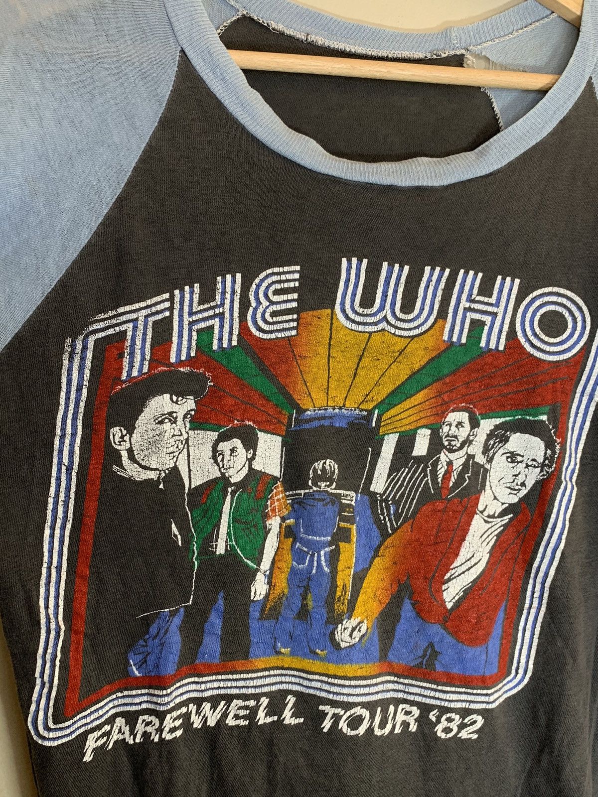 Band Tees *RARE* Vintage 1982 The Who Bids Farewell Tour Raglan Shirt Size US L / EU 52-54 / 3 - 3 Thumbnail