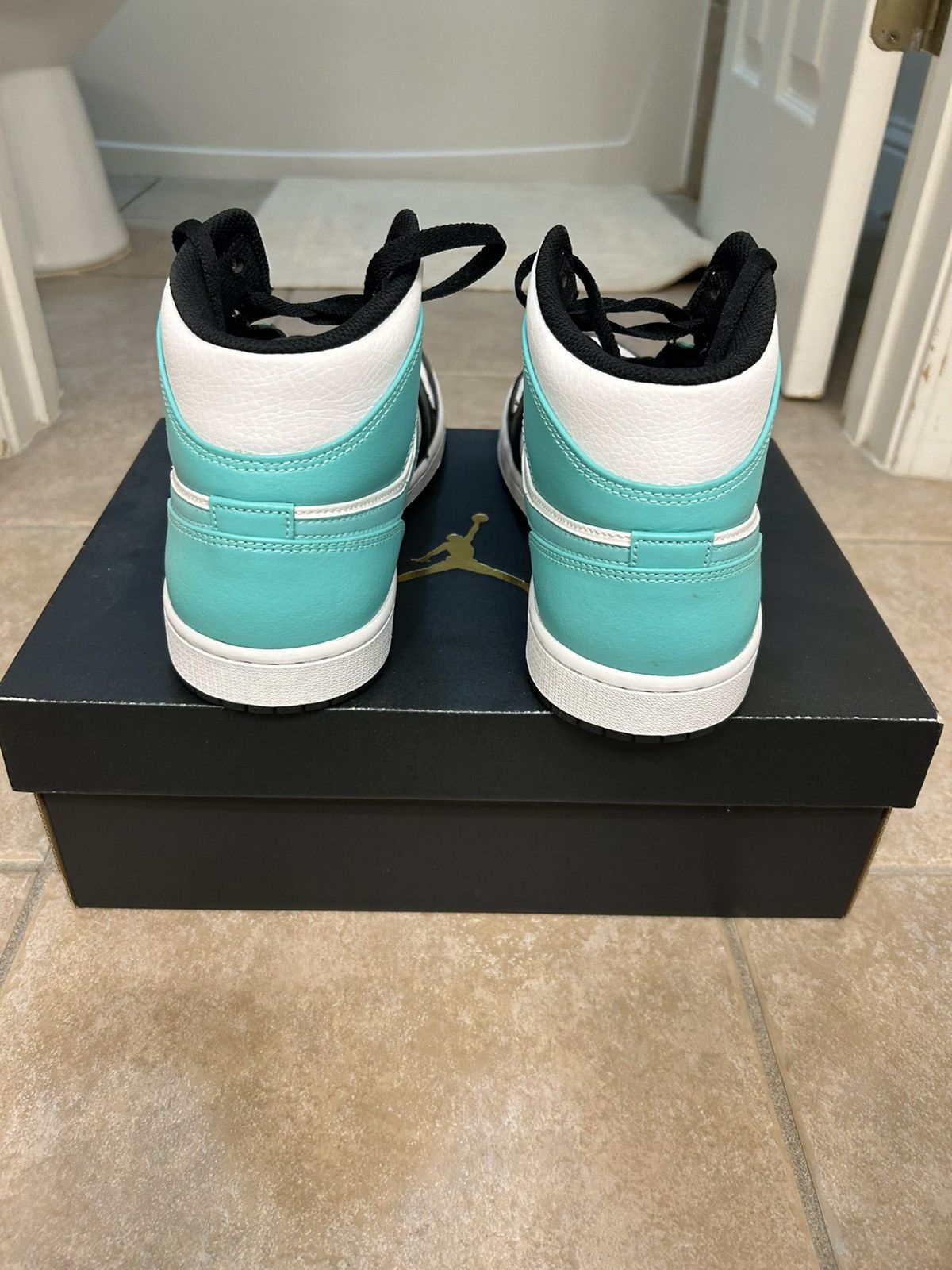 Nike Nike Air Jordan Tropical Twist mens 10.5 Size US 10.5 / EU 43-44 - 3 Thumbnail