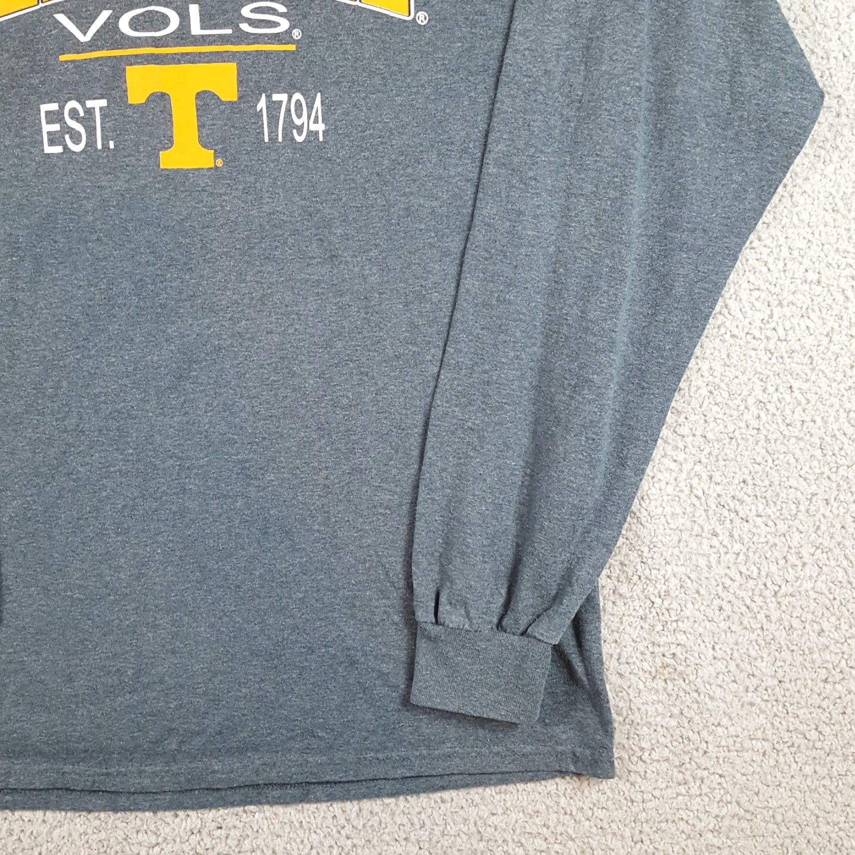 Gildan VINTAGE Tennessee Vols Football Long Sleeve Adult L Gray T-Shirt University Embroidered Logo 90s 00s College Sports Mens Size US L / EU 52-54 / 3 - 3 Thumbnail