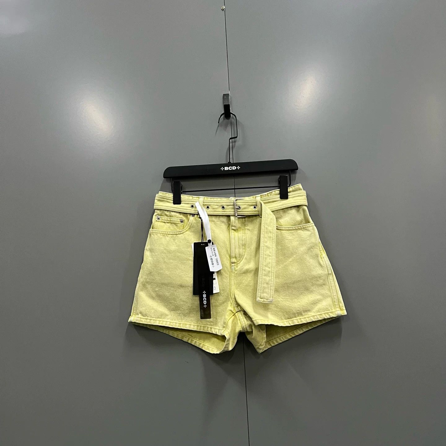 Dior Dior Yellow Belt Denim Shorts Size 36" / US 14 / IT 50 - 1 Thumbnail