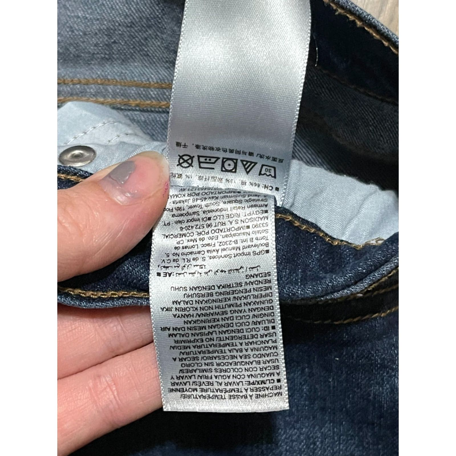 Old Navy VINTAGE? No, Vintage is No. Original Mid Rise Old Navy Jeans Women’s 10 Blue Denim Pockets Bootcut Regular Inseam 29 in Cotton Blend Denim Size 32" / US 10 / IT 46 - 7 Thumbnail