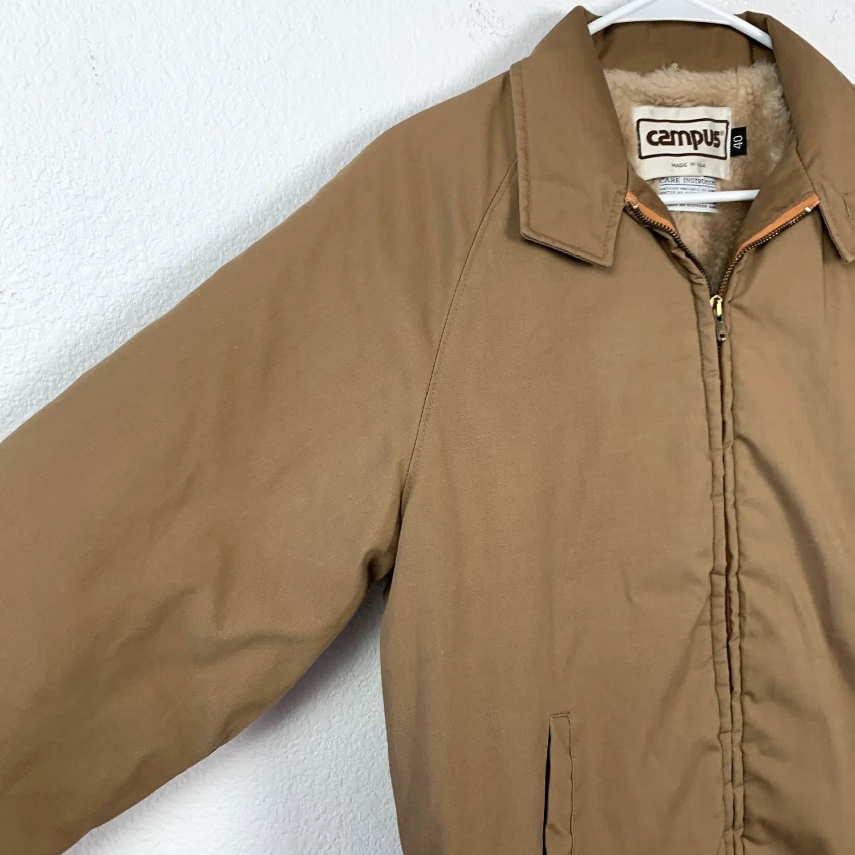 Vintage VINTAGE Campus Bomber Shirt Mens Tan Brown 70s Faux Fur Lined Made in USA 40 Regular Cozy Casual Size US XXS / EU 40 - 2 Thumbnail