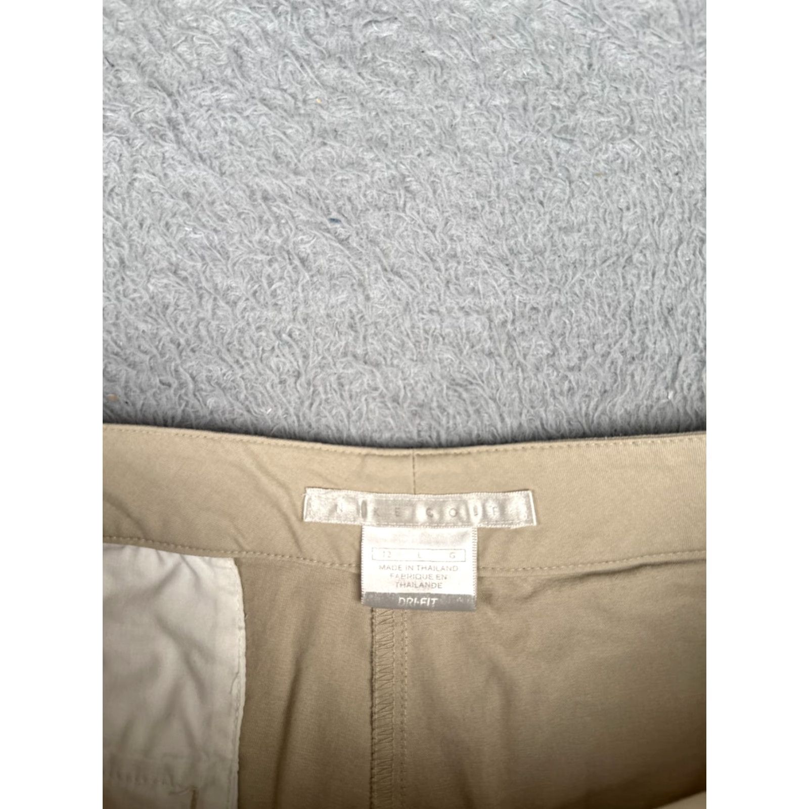 Nike Nike Golf Shorts Women 12 Beige Flat Front Pockes Poly Cotton 32x5 Chino Golf Womens Beig e 90s? Size 34" / US 12 / IT 48 - 7 Thumbnail