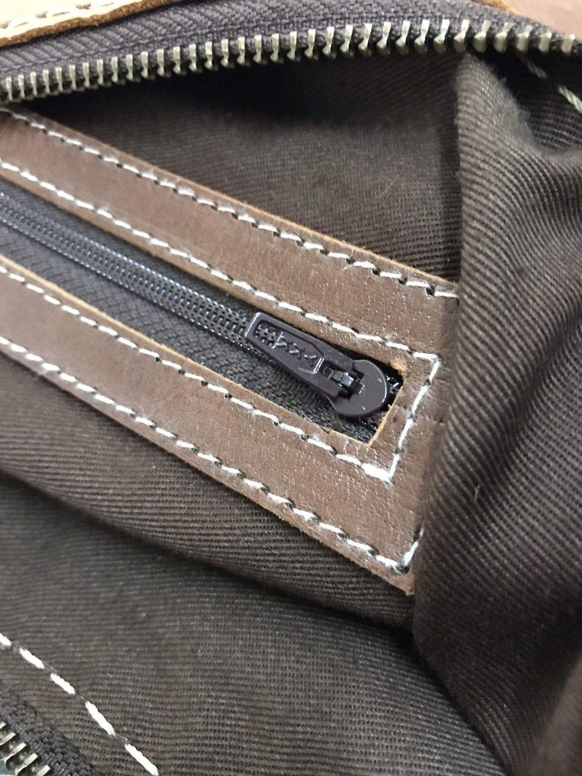 Japanese Brand × Leather Vintage Leather Brown Sling Bag Size ONE SIZE - 8 Thumbnail