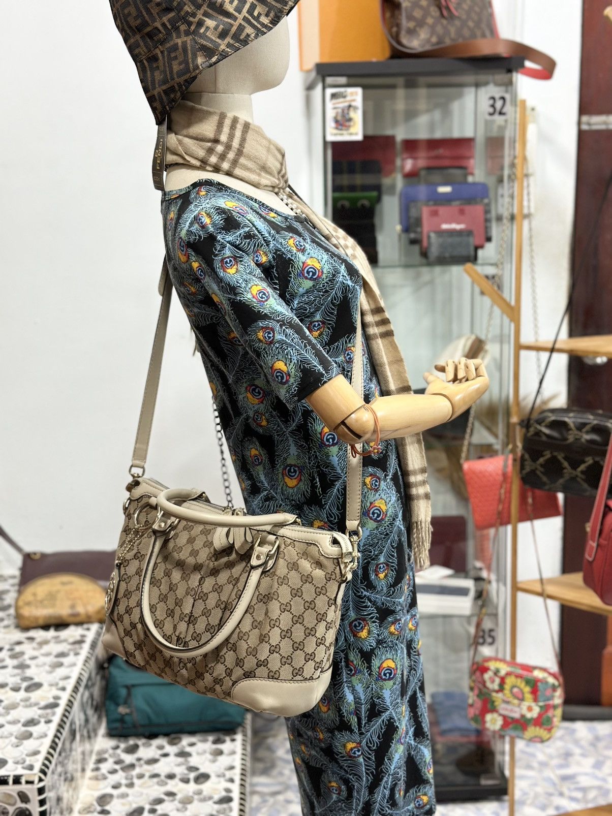 Gucci Authentic GUCCI GG Sukey Handbag/ Shoulder Bag Size ONE SIZE - 20 Thumbnail