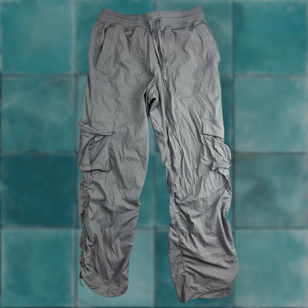 Lululemon Lululemon Cargo Pants Womens Medium Gray Ruched Drawstring Hem Nylon Joggers Size 32" / US 10 / IT 46 - 1 Thumbnail