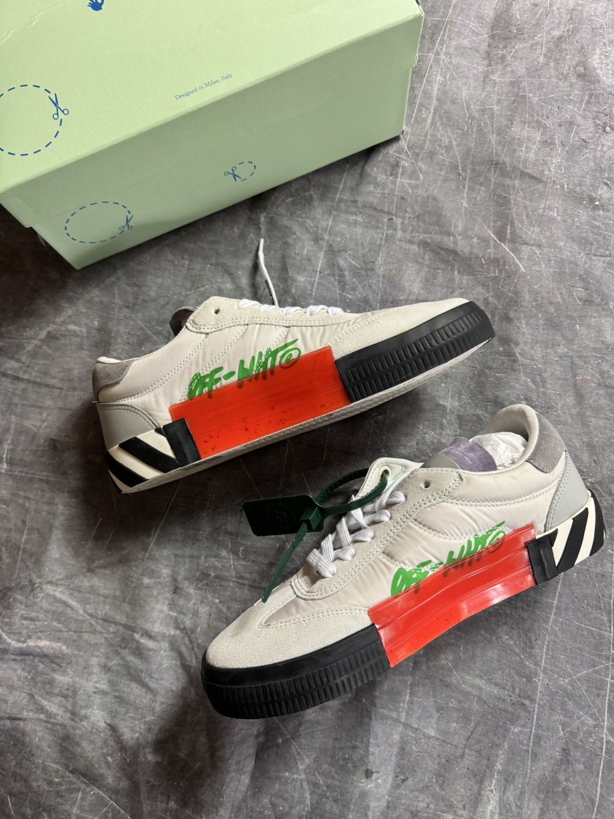 Off-White Off-White Vulcanized Sneakers in White / Black Size US 8 / EU 41 - 2 Thumbnail
