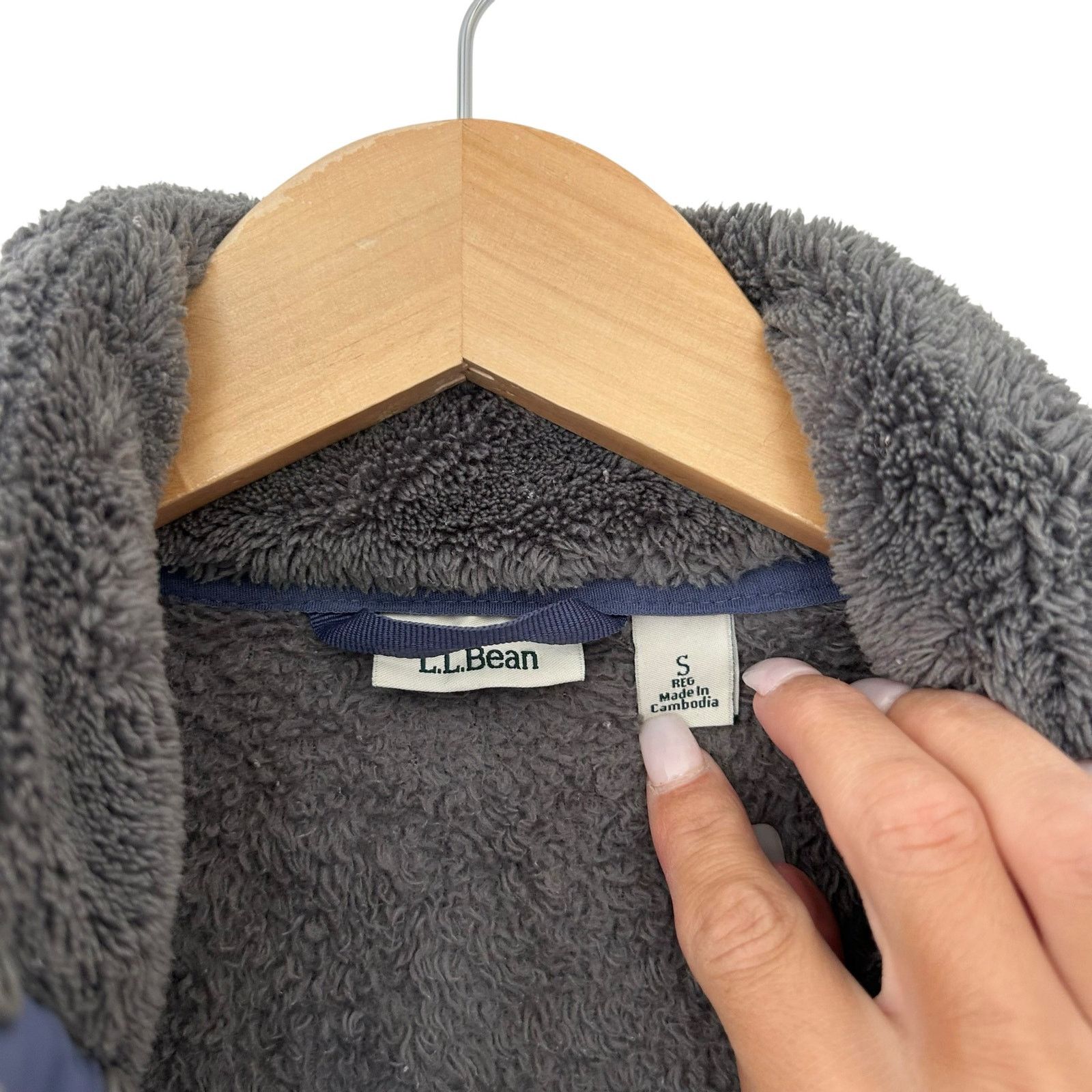 L.L. Bean LL Bean Gray Fuzzy Quarter Snap Pullover Sweater Sz S Size S / US 4 / IT 40 - 2 Thumbnail