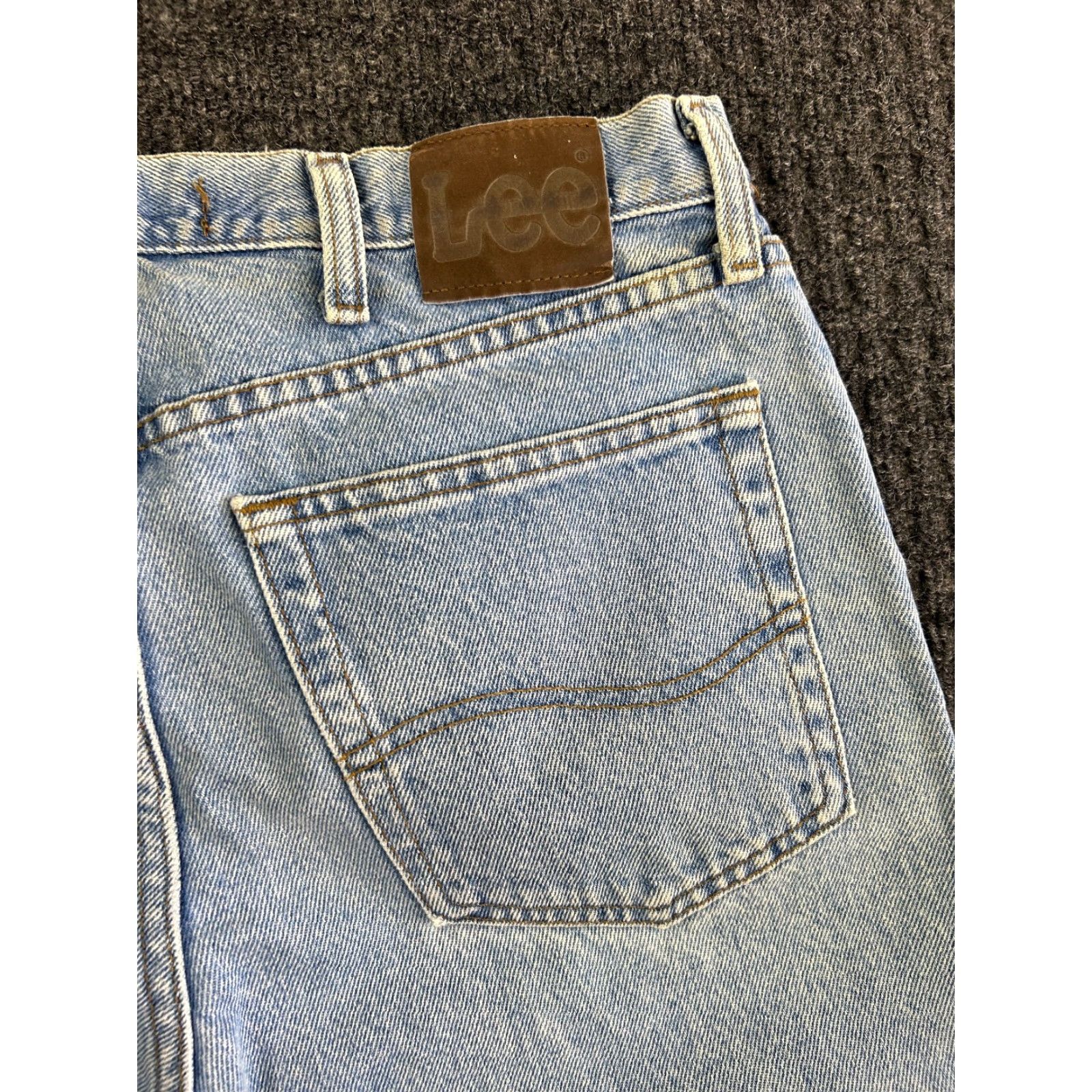 Lee VINTAGE Lee Jeans Mens 34 x 32 Denim Distressed Light Blue Wash Grunge 90s Retro Hipster City Cowboy Straight 5-Pocket Design Mens Size US 34 / EU 50 - 3 Thumbnail