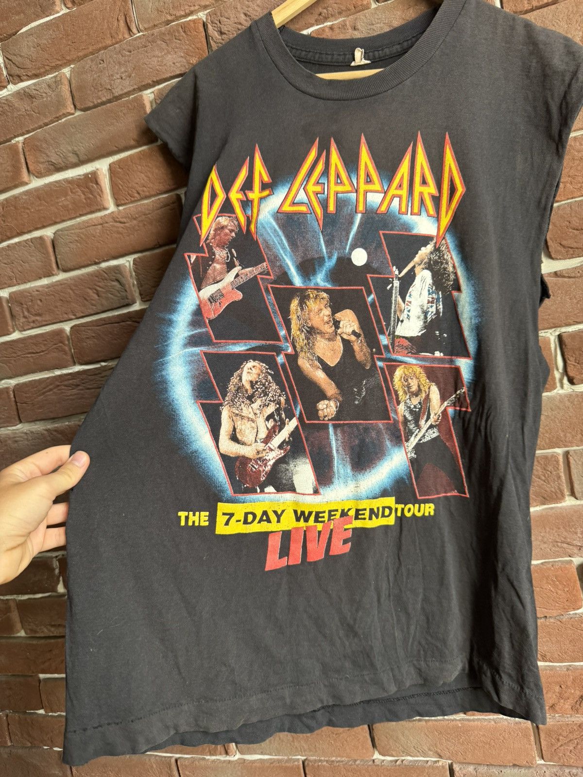 Band Tees Vintage Def Leppard 1993 Tour Rock Metal Band Tshirt op: Size US L / EU 52-54 / 3 - 5 Thumbnail