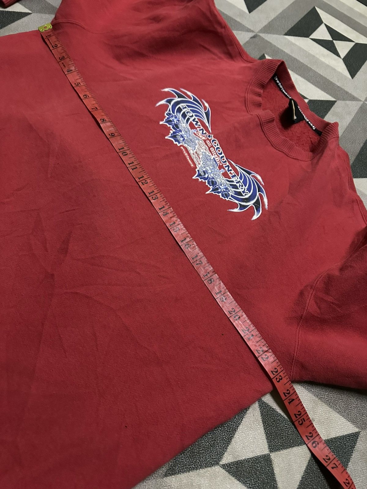 Vintage vintage Town & Country "Surfin Life" graphic sweatshirt. Size US L / EU 52-54 / 3 - 7 Thumbnail