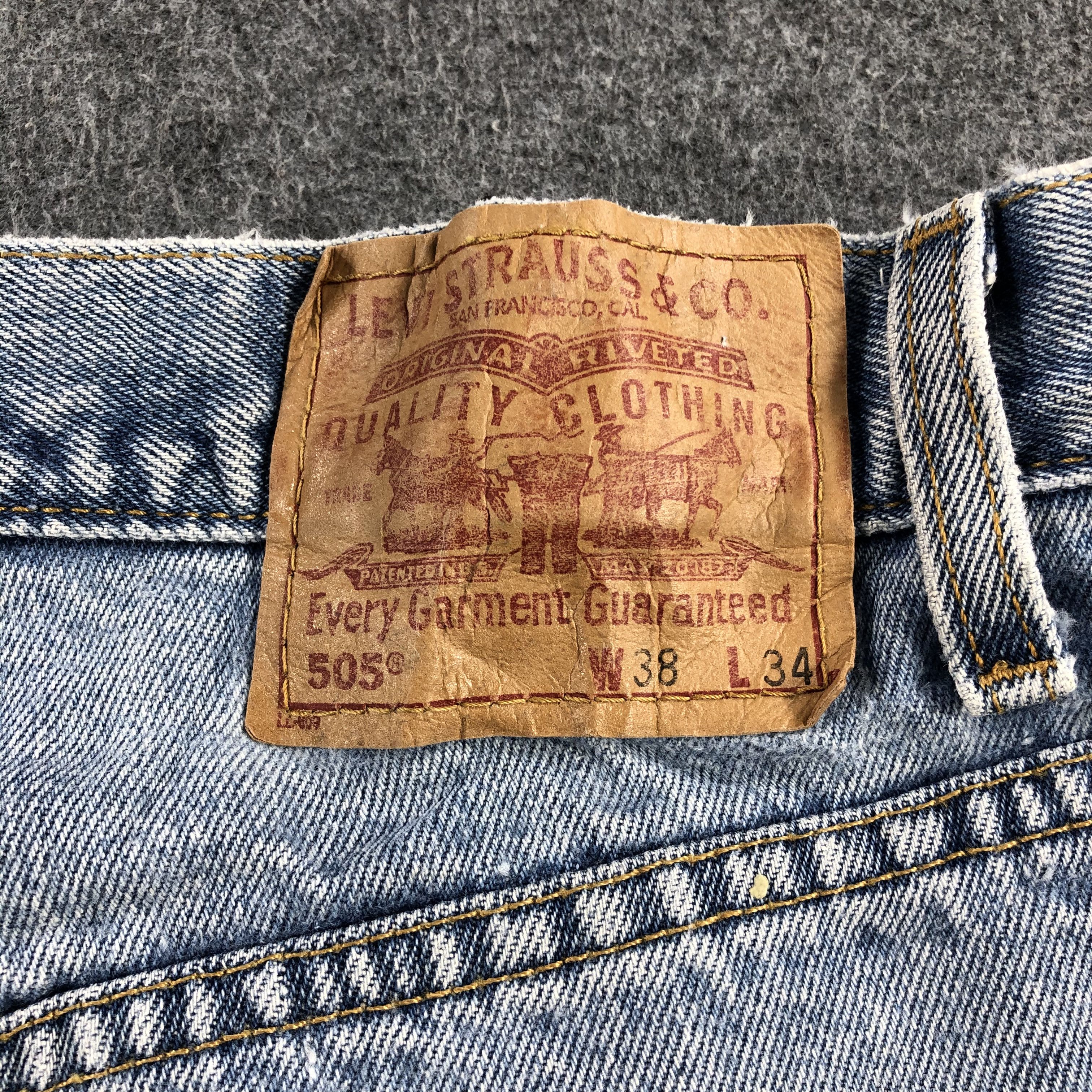 90s Vintage Light Wash Levis 505 Jeans-J2065