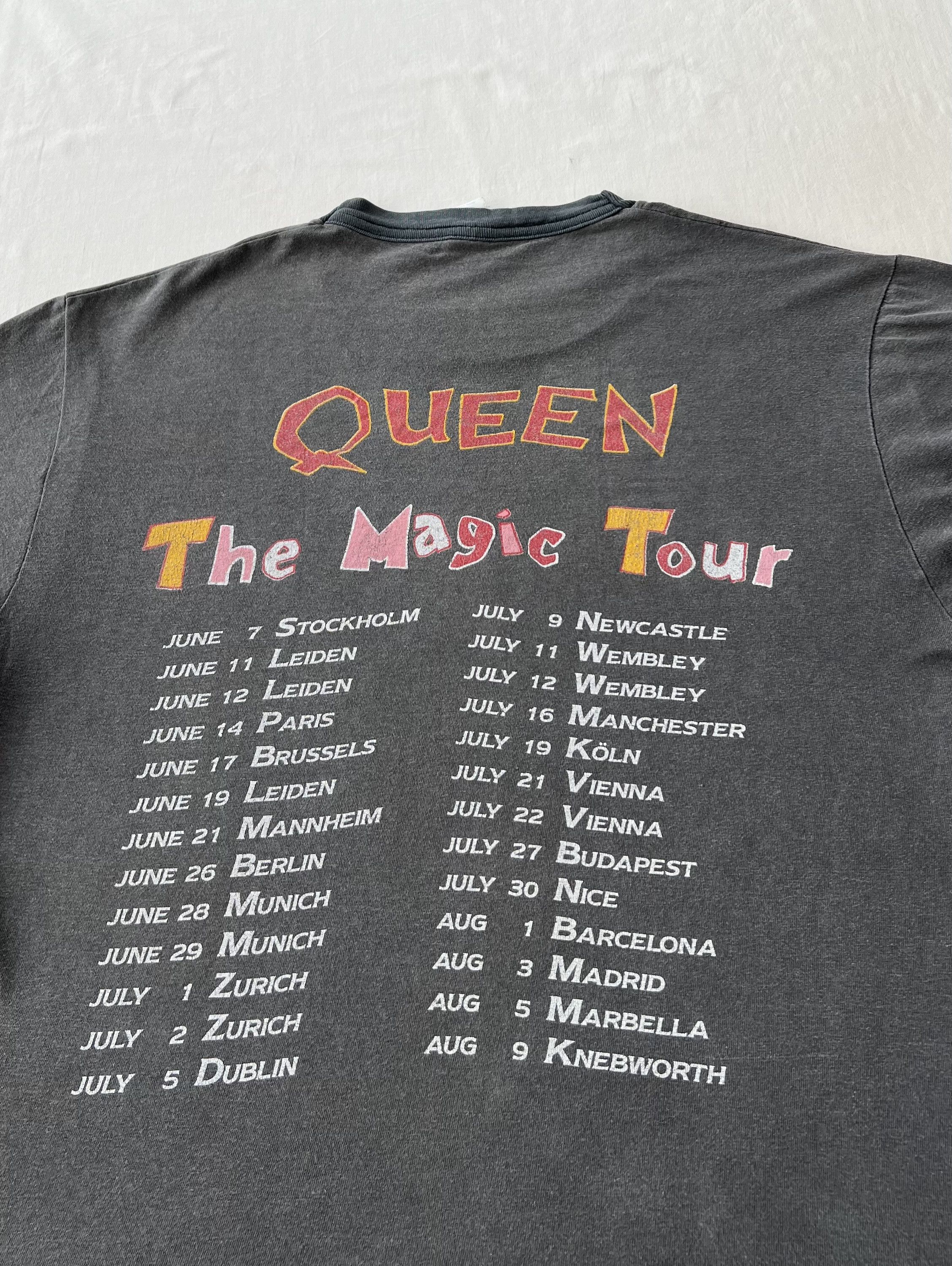 Band Tees Vintage 1986 Queen A Kind of Magic Freddie Mercury Faded Tee Size US M / EU 48-50 / 2 - 17 Thumbnail
