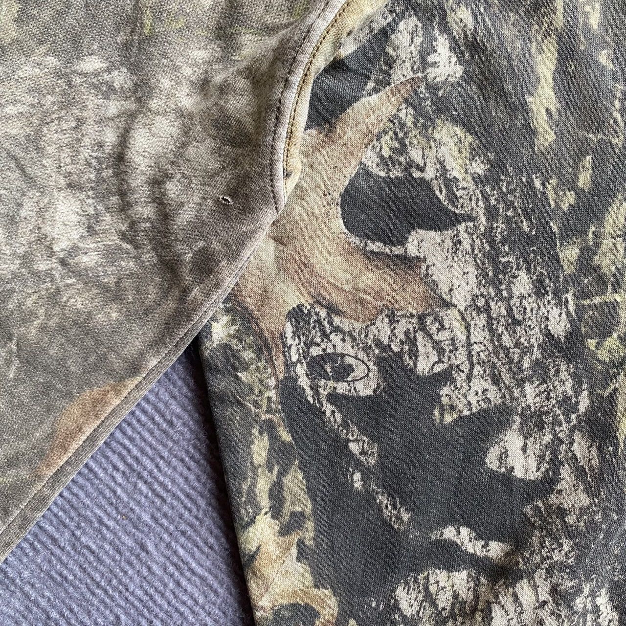 Carhartt × Realtree × Vintage Crazy Vintage Carhartt Style Faded Realtree Camo Crewneck Size US M / EU 48-50 / 2 - 4 Thumbnail