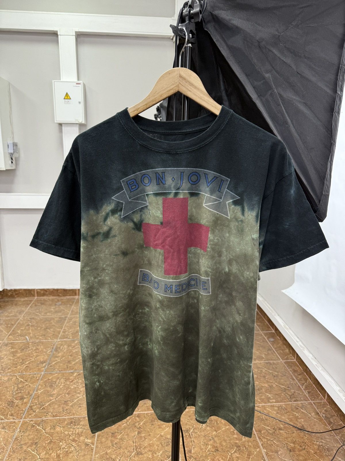 Liquid Blue 🇺🇸 Vintage Bon Jovi Bad Medicine Tour T-Shirt 2006 Retro Rare Size US XL / EU 56 / 4 - 1 Thumbnail