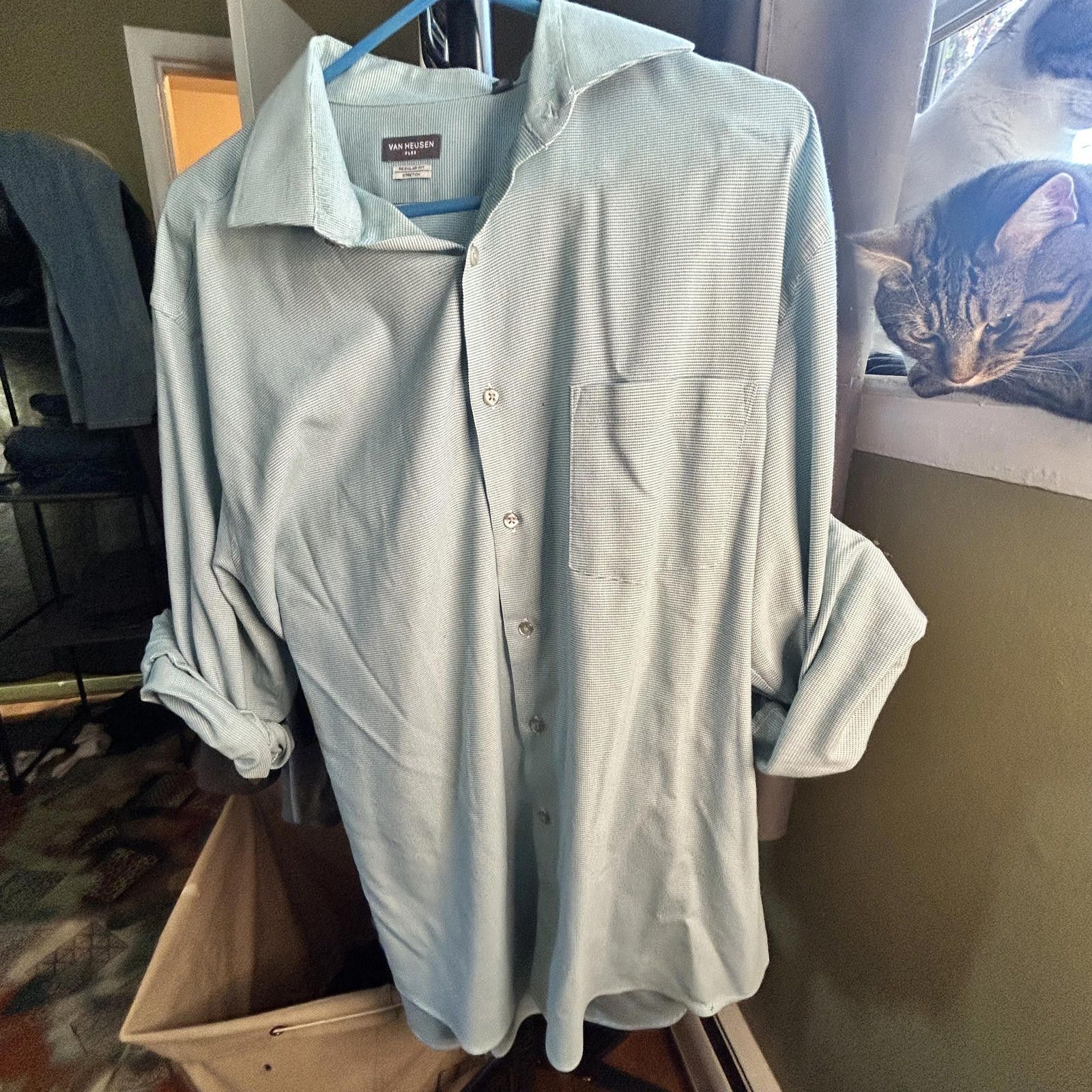 Van Heusen Van Heusen Men's Fitted Poplin Dress Shirt in Cameo Blue |  Grailed