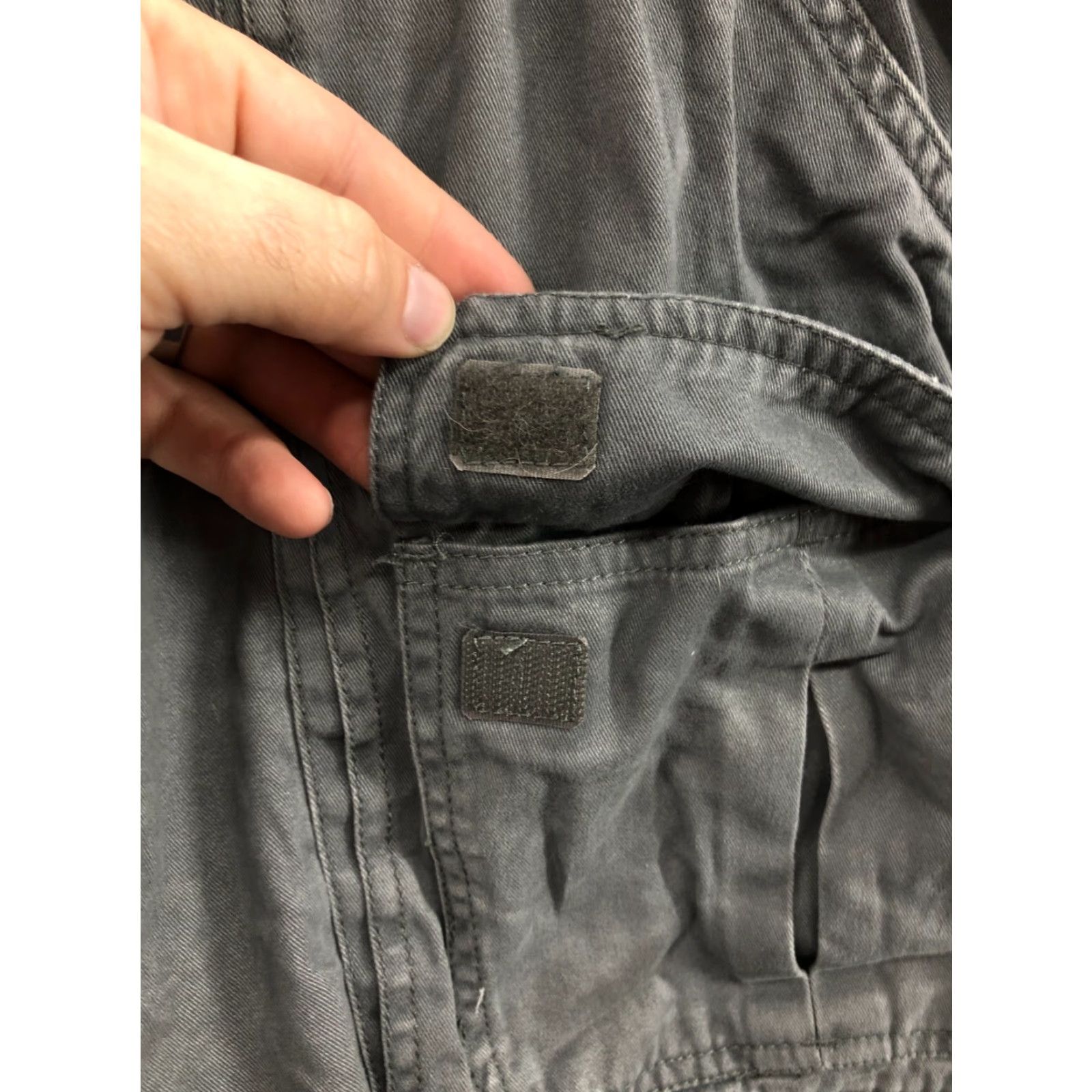 Croft & Barrow Croft & Barrow Cargo Shorts Mens 46 Mid Rise Gray Cargo Shorts 46 Mens Gray Five Pocket Design Rectangular Logo Cotton Blend Knit's Medium Wash Size US 30 / EU 46 - 6 Thumbnail