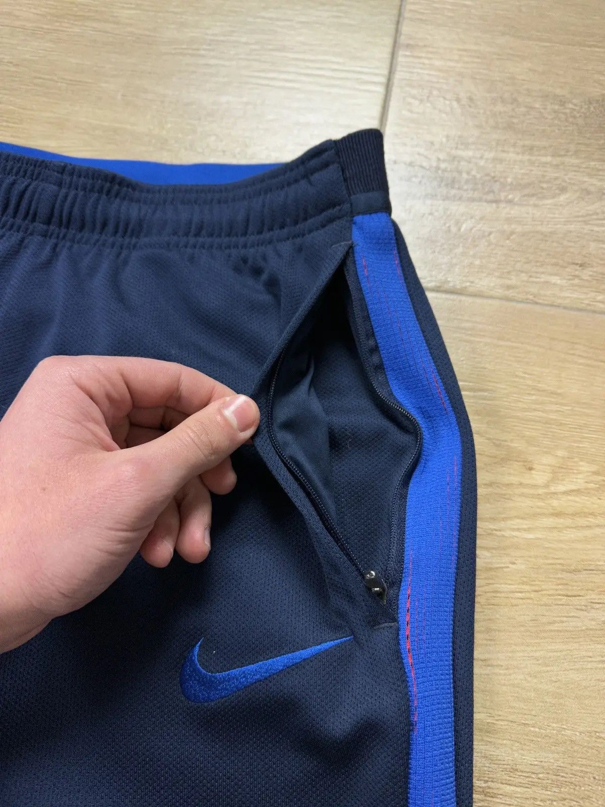 Nike Nike F.C Barcelona Soccer Joggers Size US 31 - 7 Thumbnail