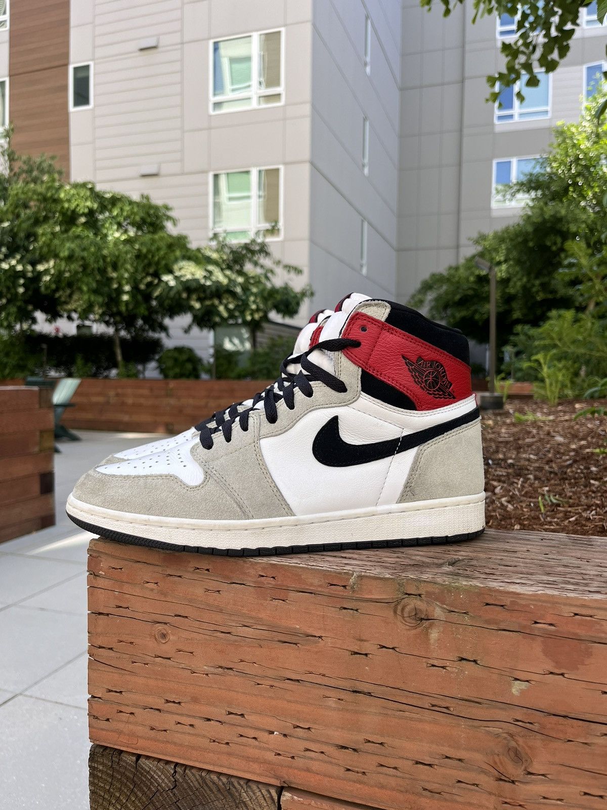 Jordan Brand × Nike Air Jordan 1 Retro High OG "Light Smoke Grey" Size US 9.5 / EU 42-43 - 1 Thumbnail